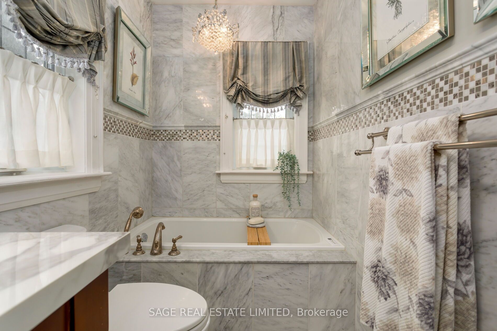 124 Brentwood Road N Property Photo 33