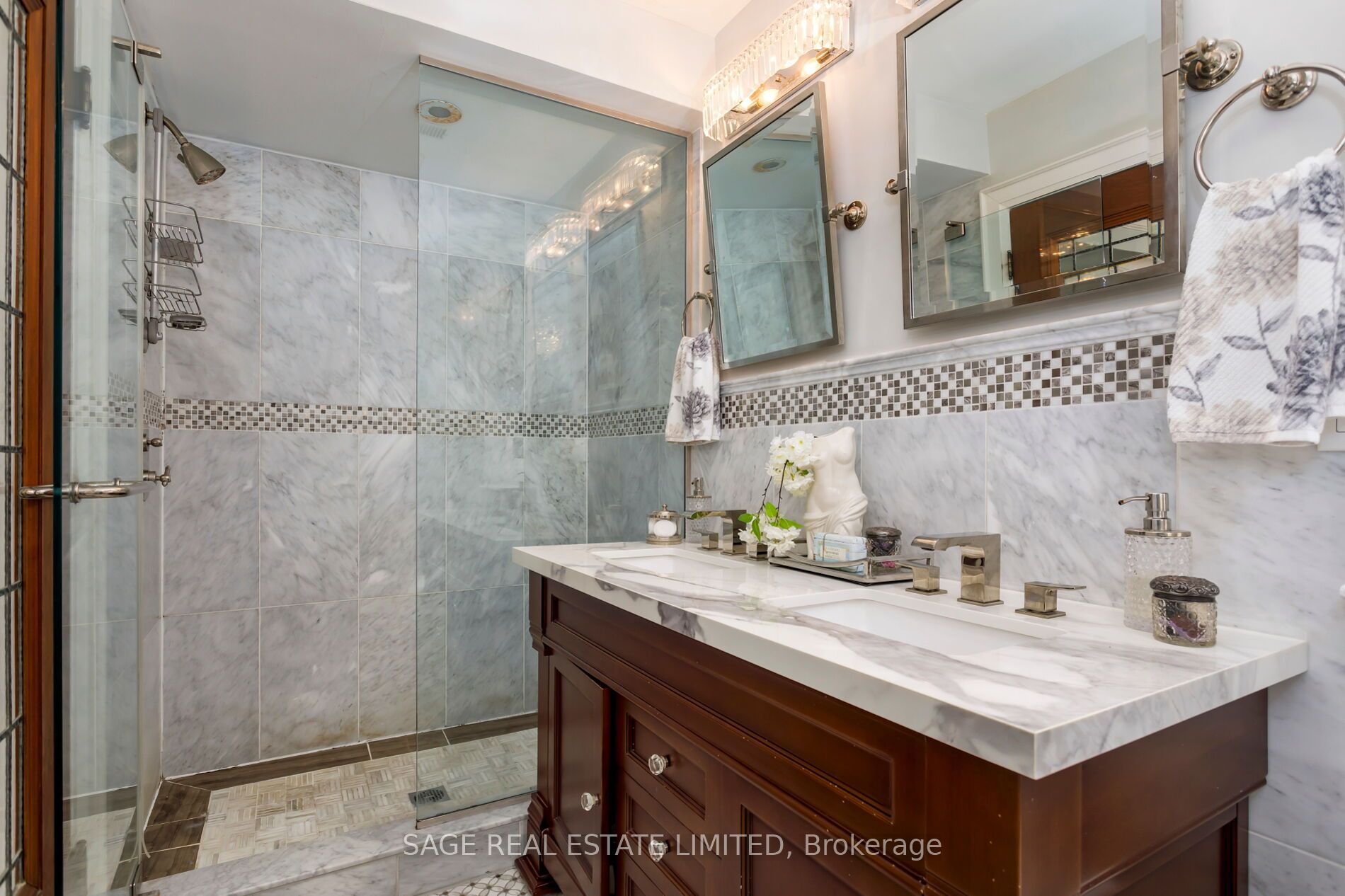 124 Brentwood Road N Property Photo 34