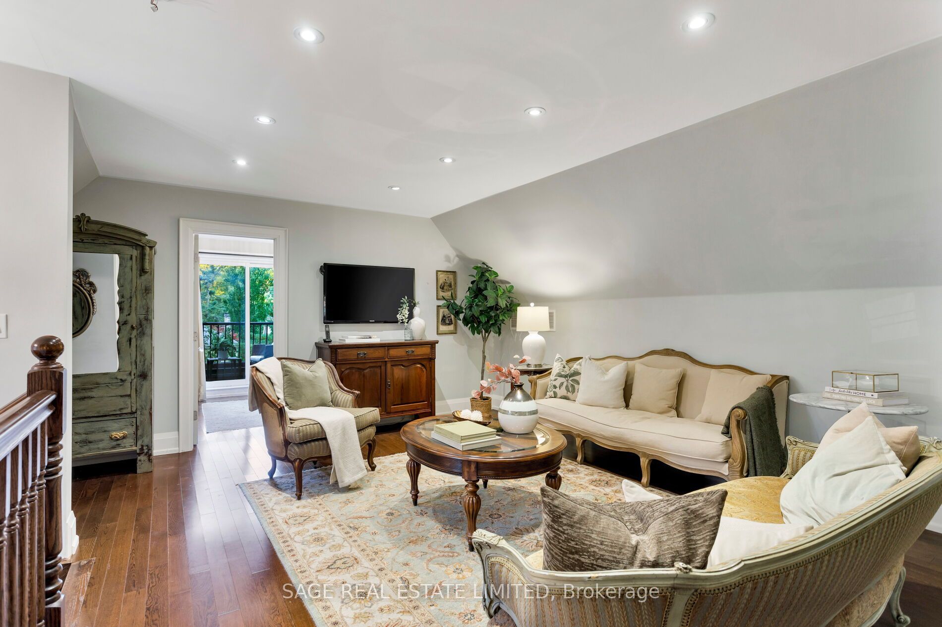124 Brentwood Road N Property Photo 36