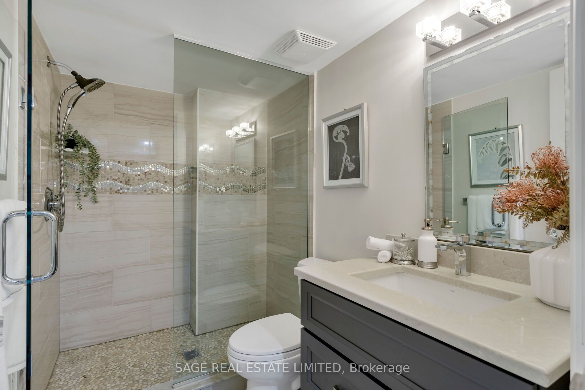 124 Brentwood Road N Property Photo 45