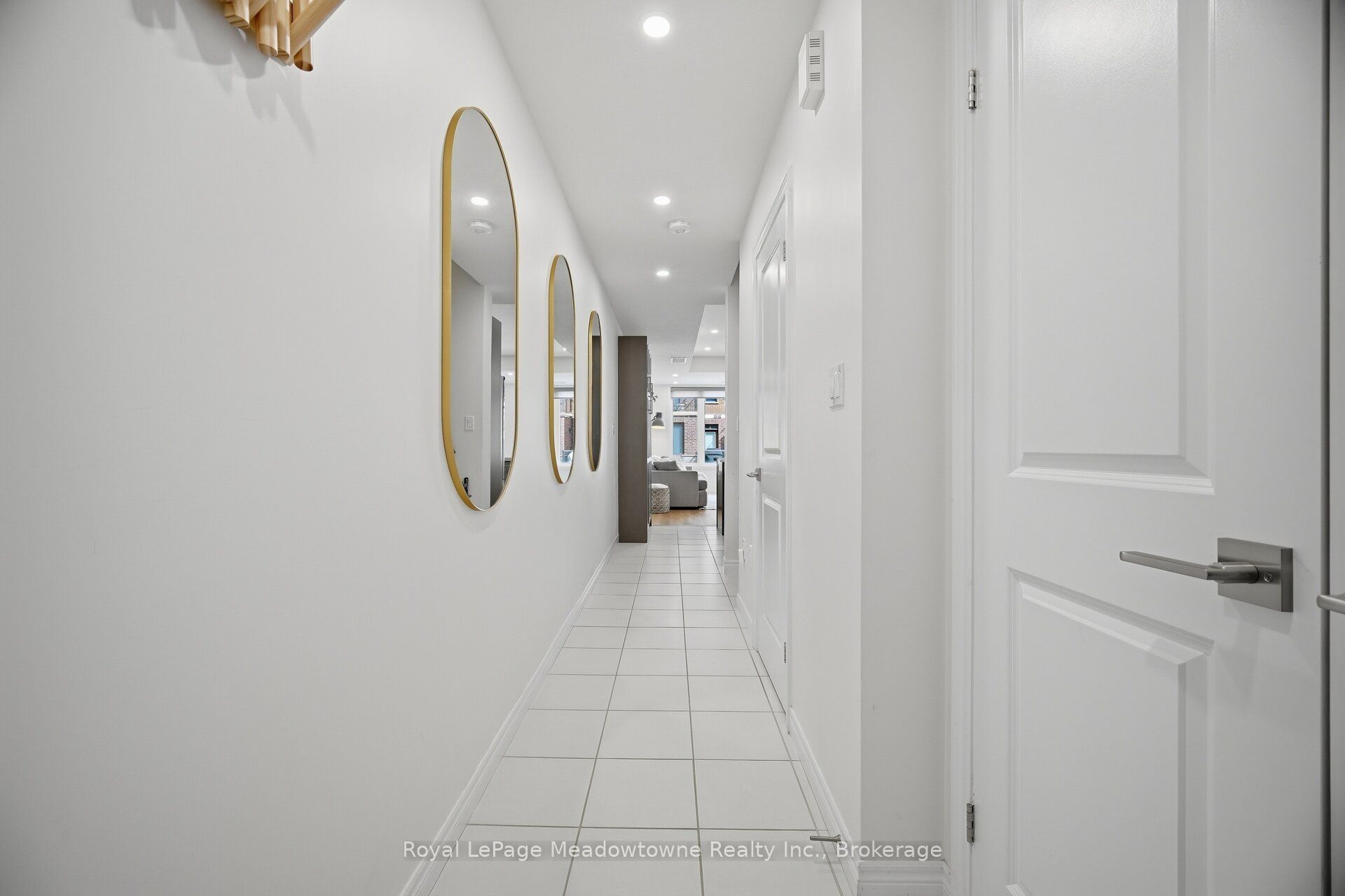 445 Ontario Street S 55 Property Photo 4