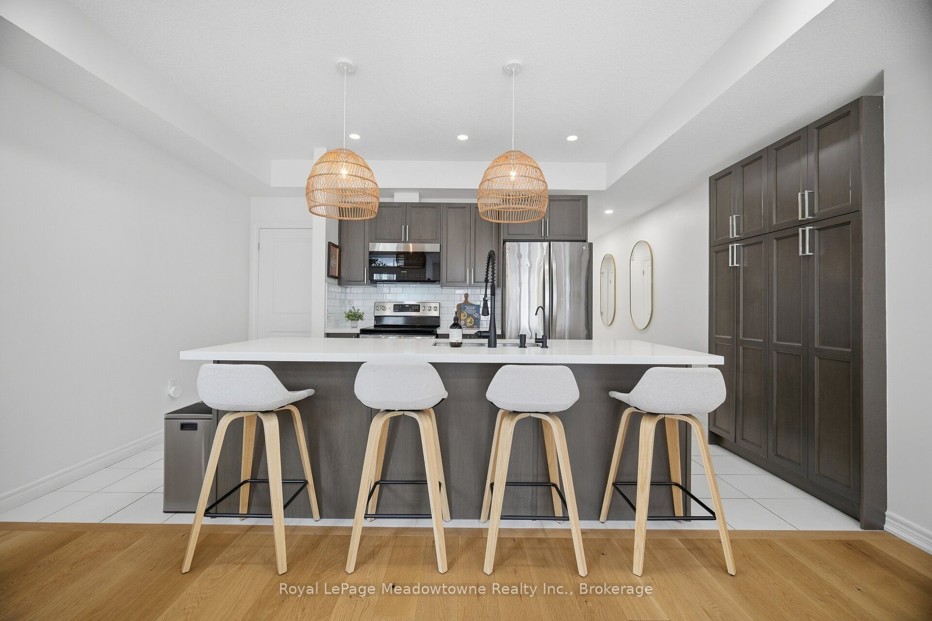 445 Ontario Street S 55 Property Photo 6