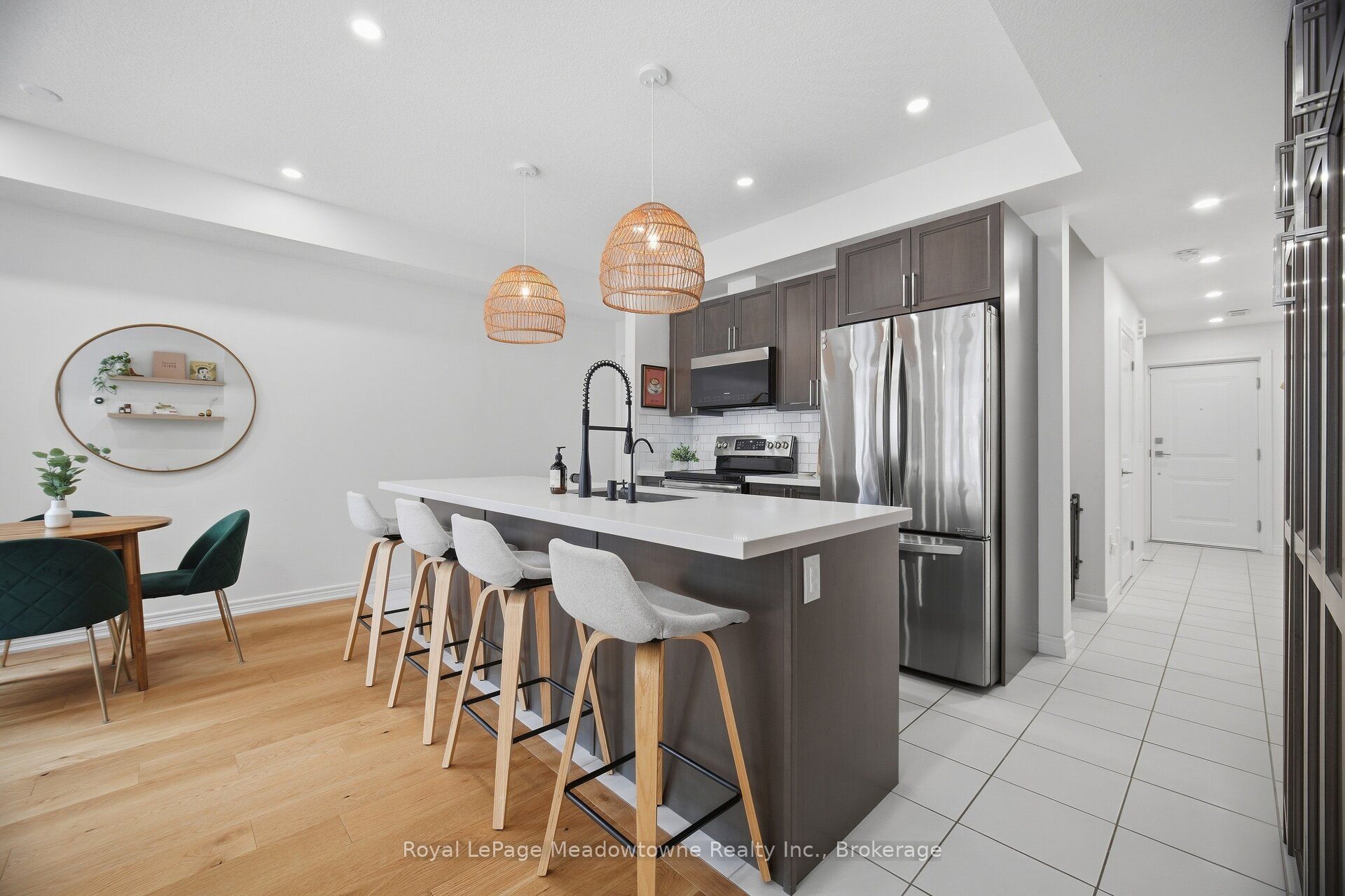 445 Ontario Street S 55 Property Photo 8