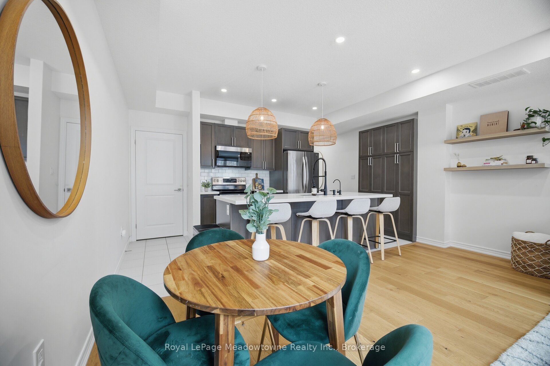 445 Ontario Street S 55 Property Photo 11