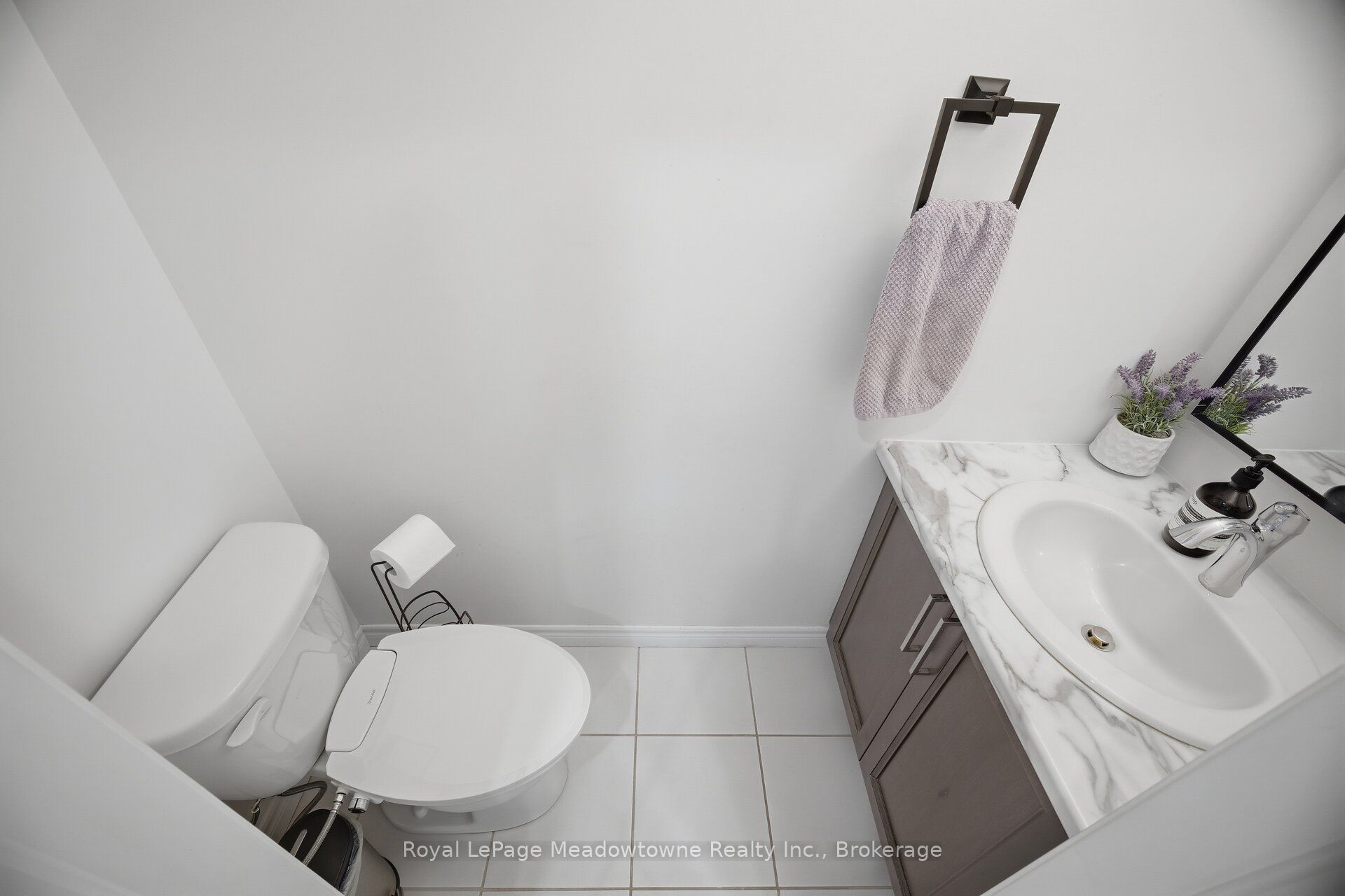 445 Ontario Street S 55 Property Photo 18