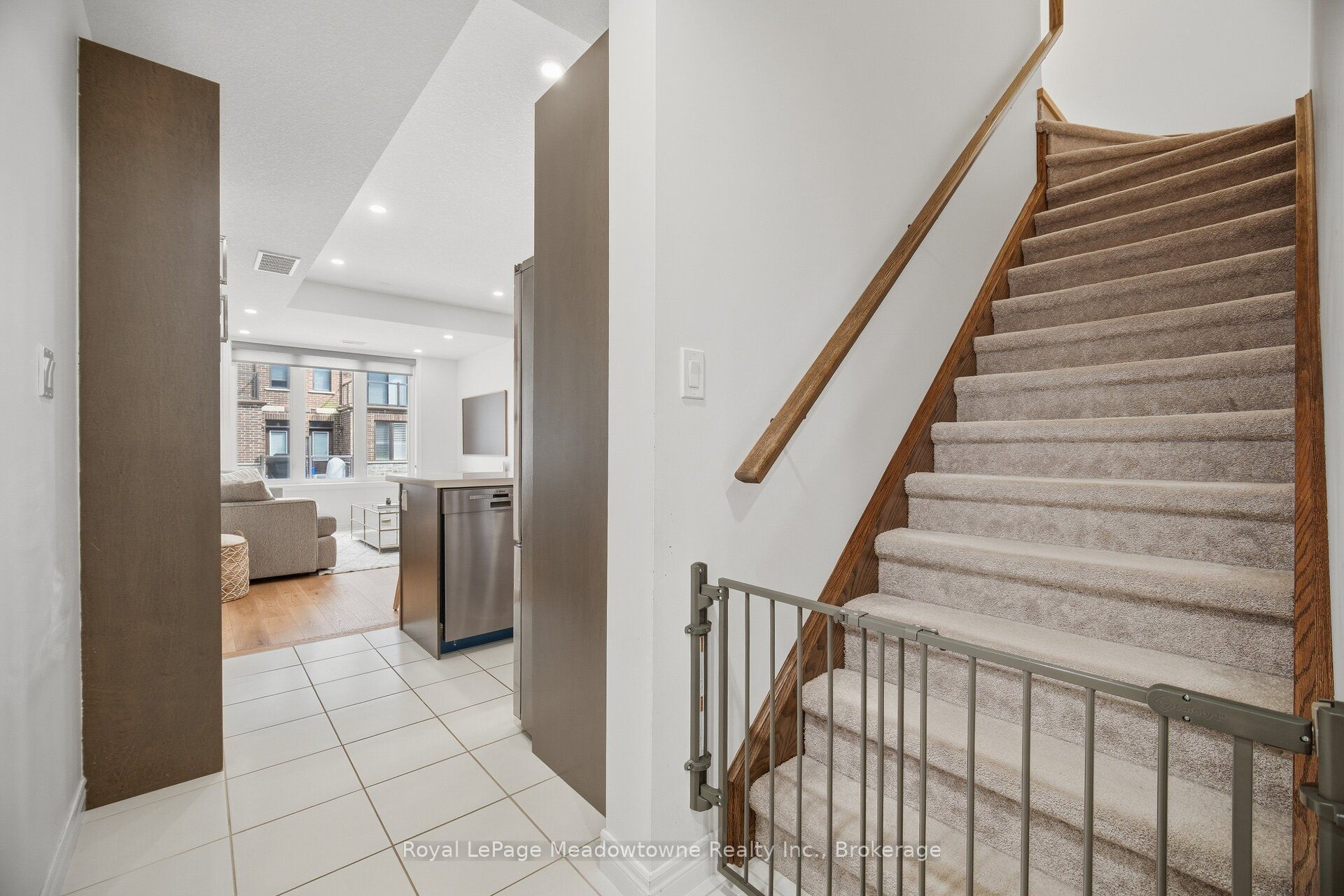 445 Ontario Street S 55 Property Photo 19