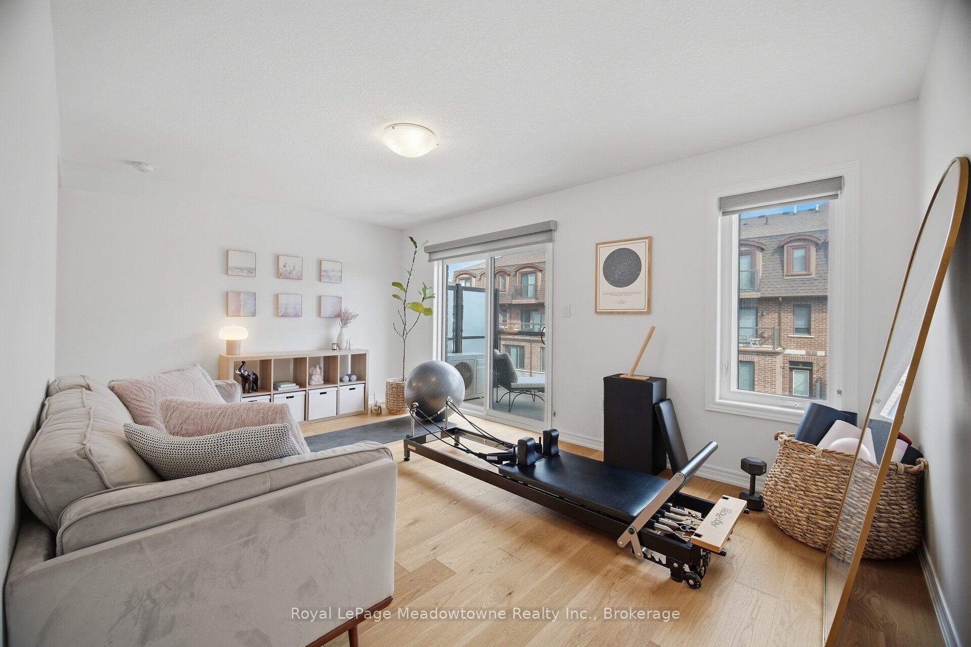 445 Ontario Street S 55 Property Photo 20