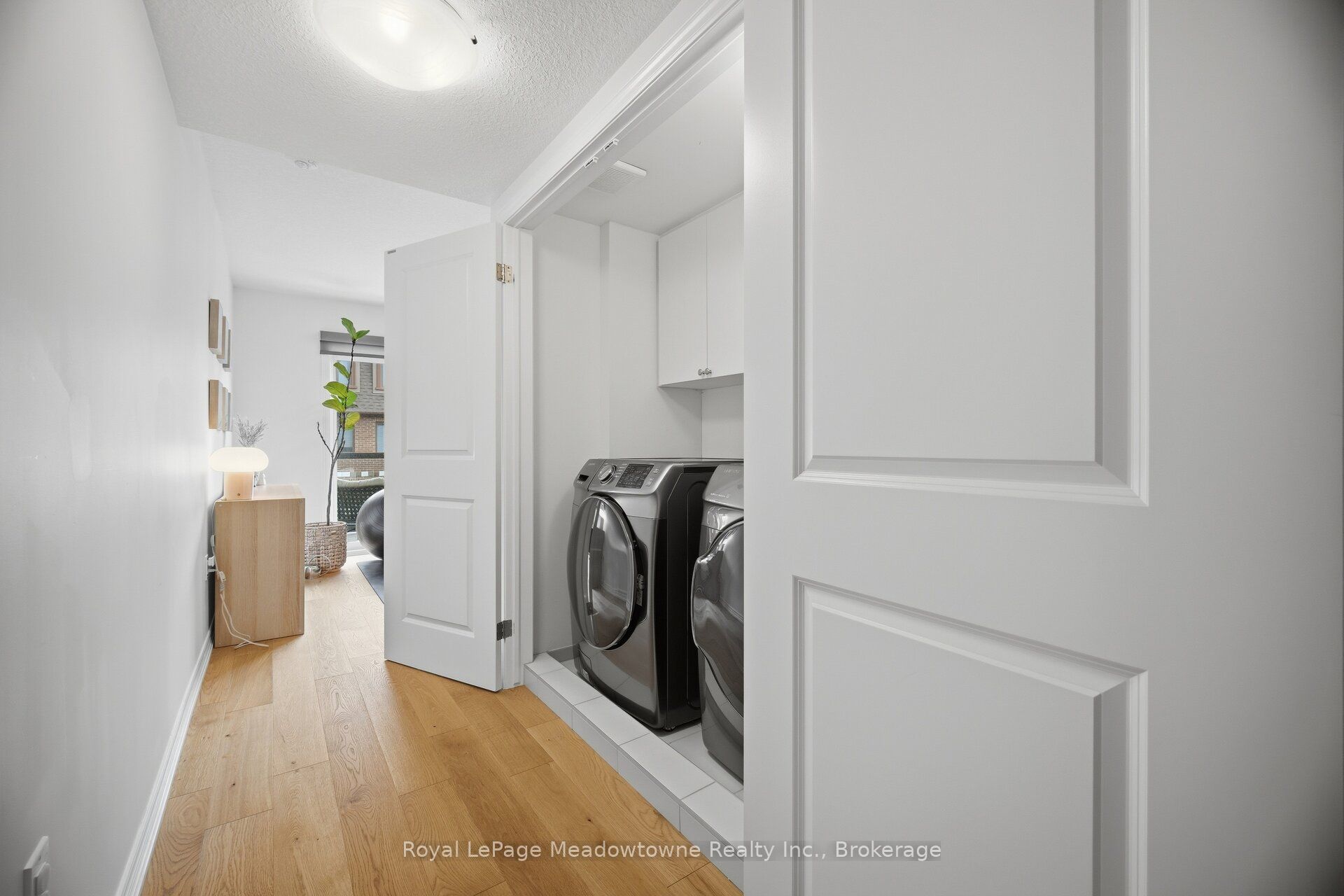445 Ontario Street S 55 Property Photo 24