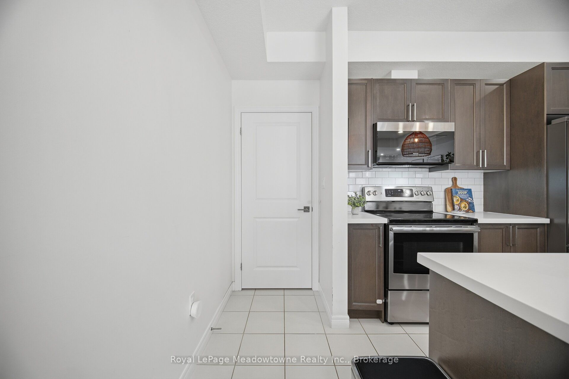 445 Ontario Street S 55 Property Photo 37