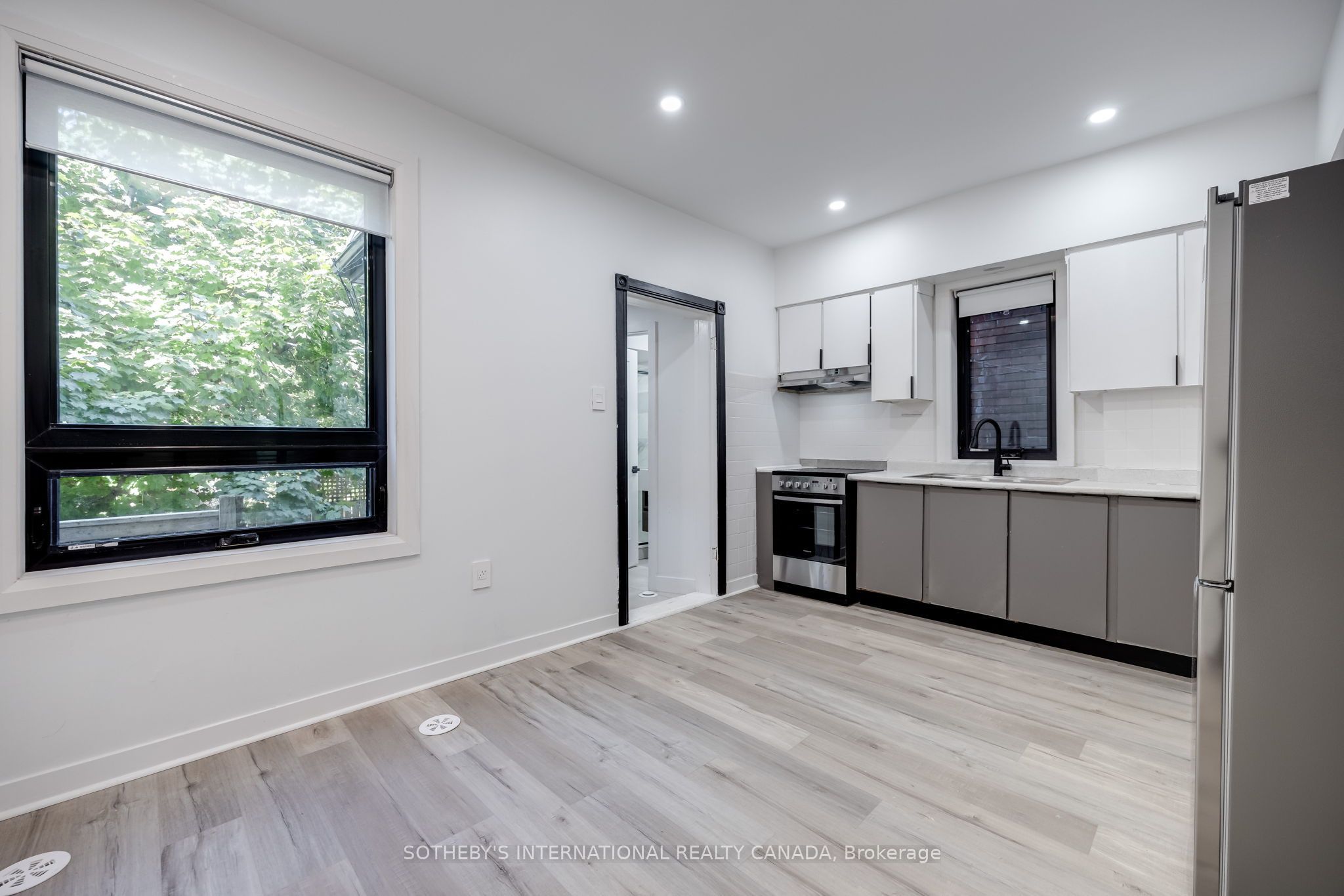 120 Glenlake Avenue Main Property Photo 3