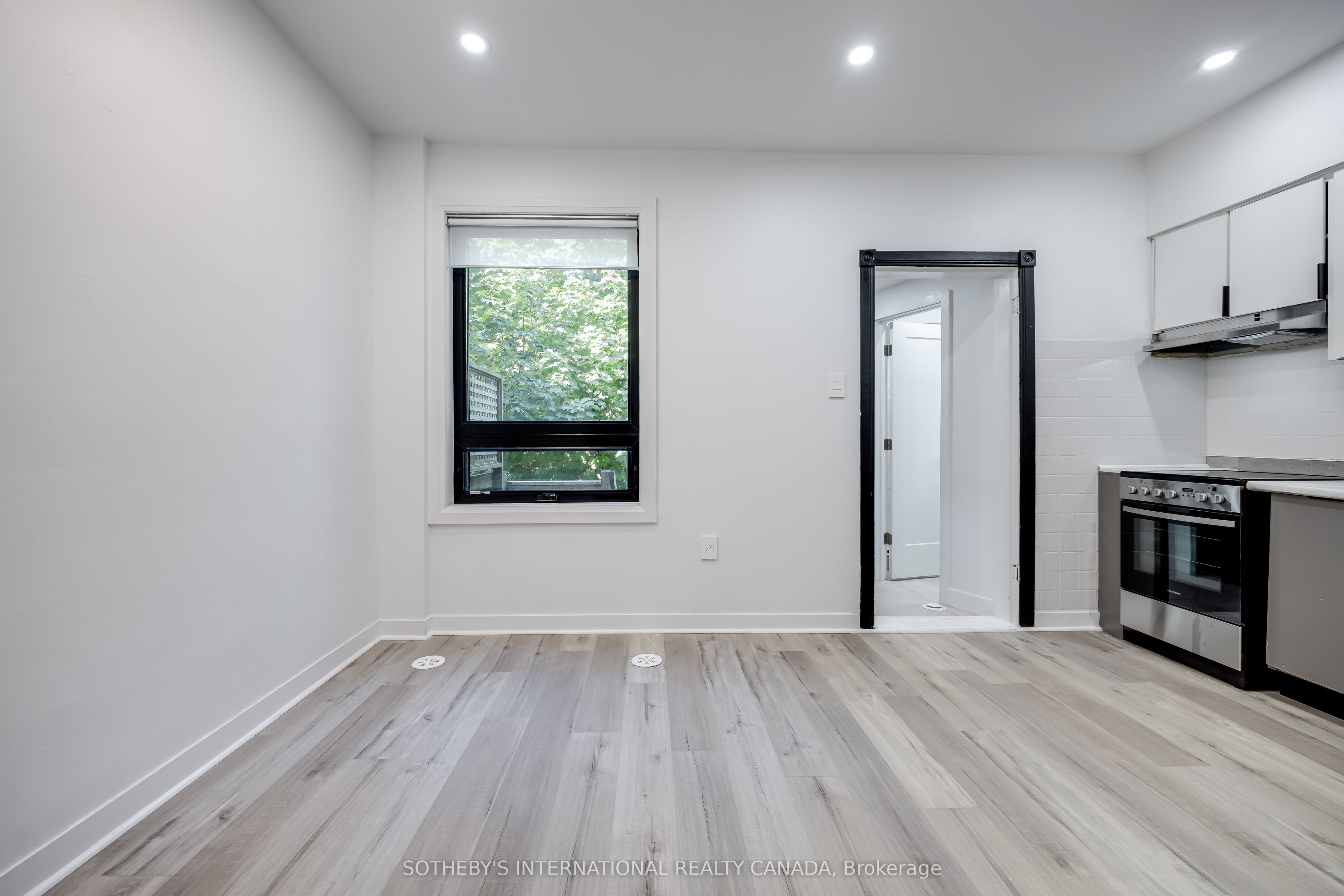 120 Glenlake Avenue Main Property Photo 4
