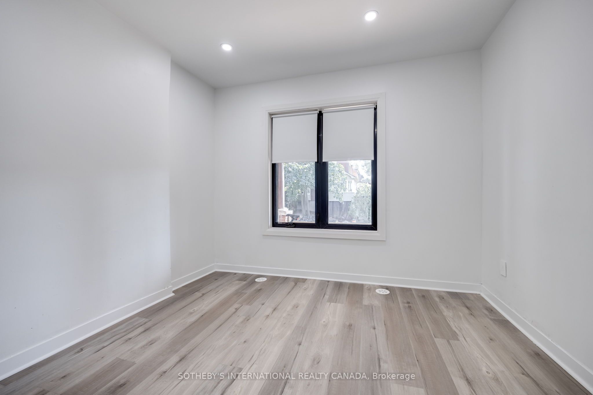 120 Glenlake Avenue Main Property Photo 8