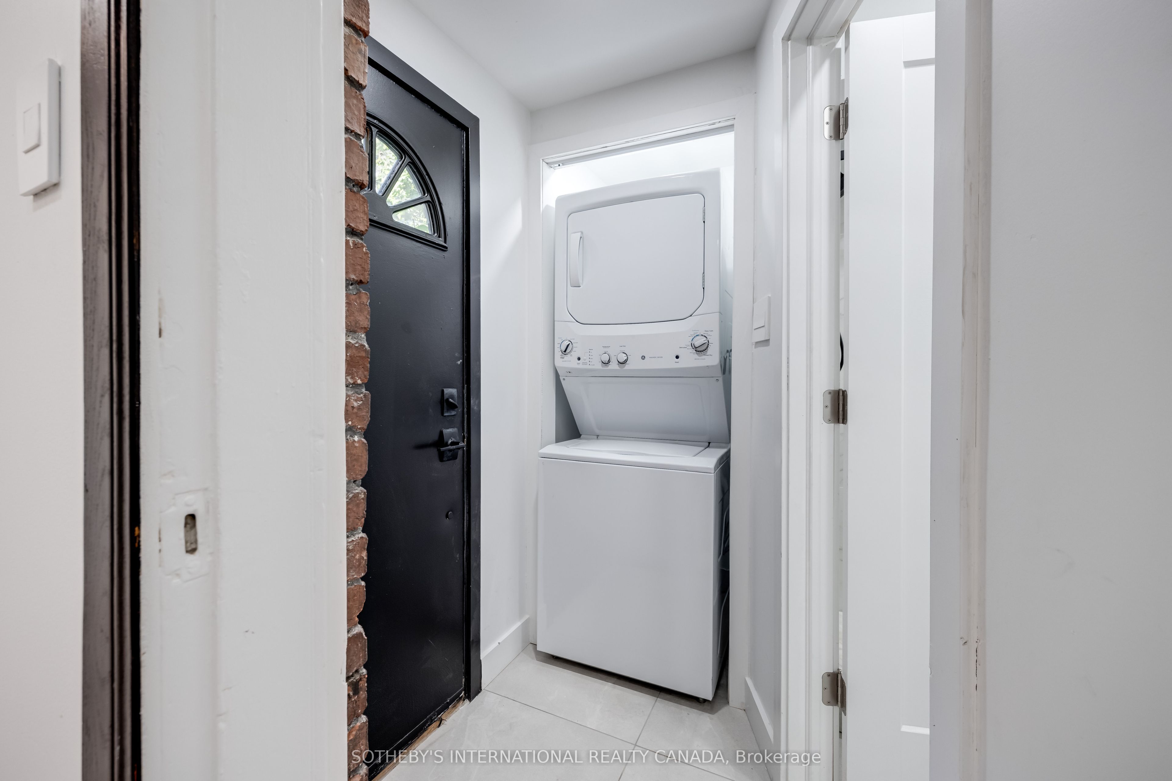 120 Glenlake Avenue Main Property Photo 12