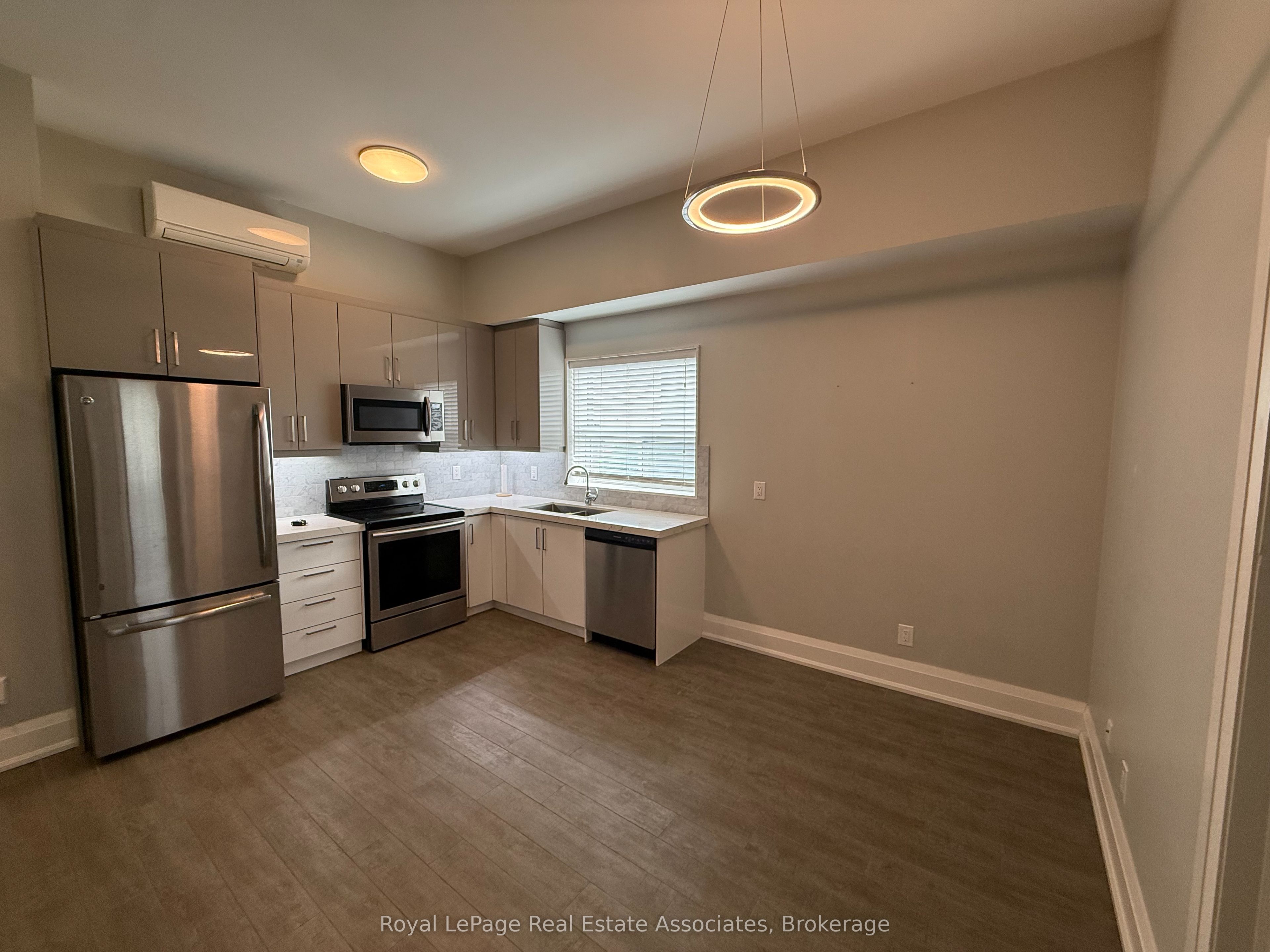 2548 Eglinton Avenue W 3 Property Photo 5