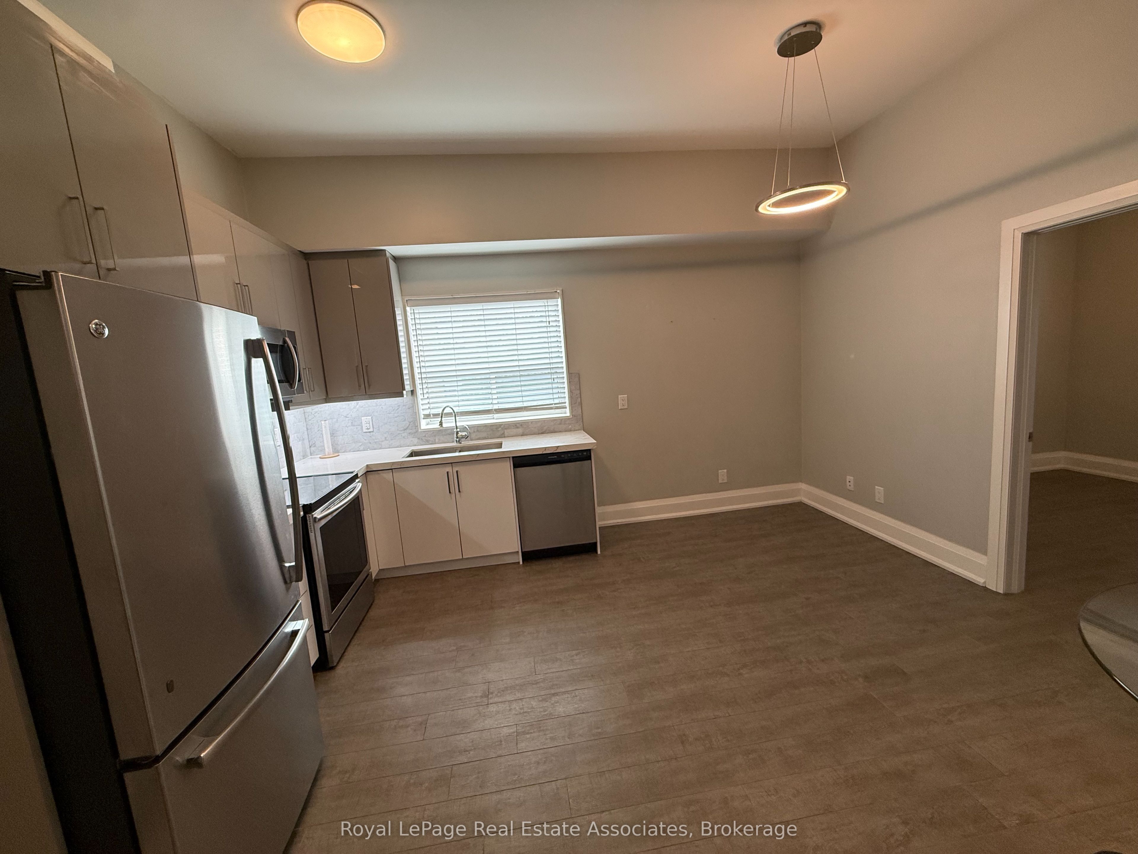 2548 Eglinton Avenue W 3 Property Photo 7