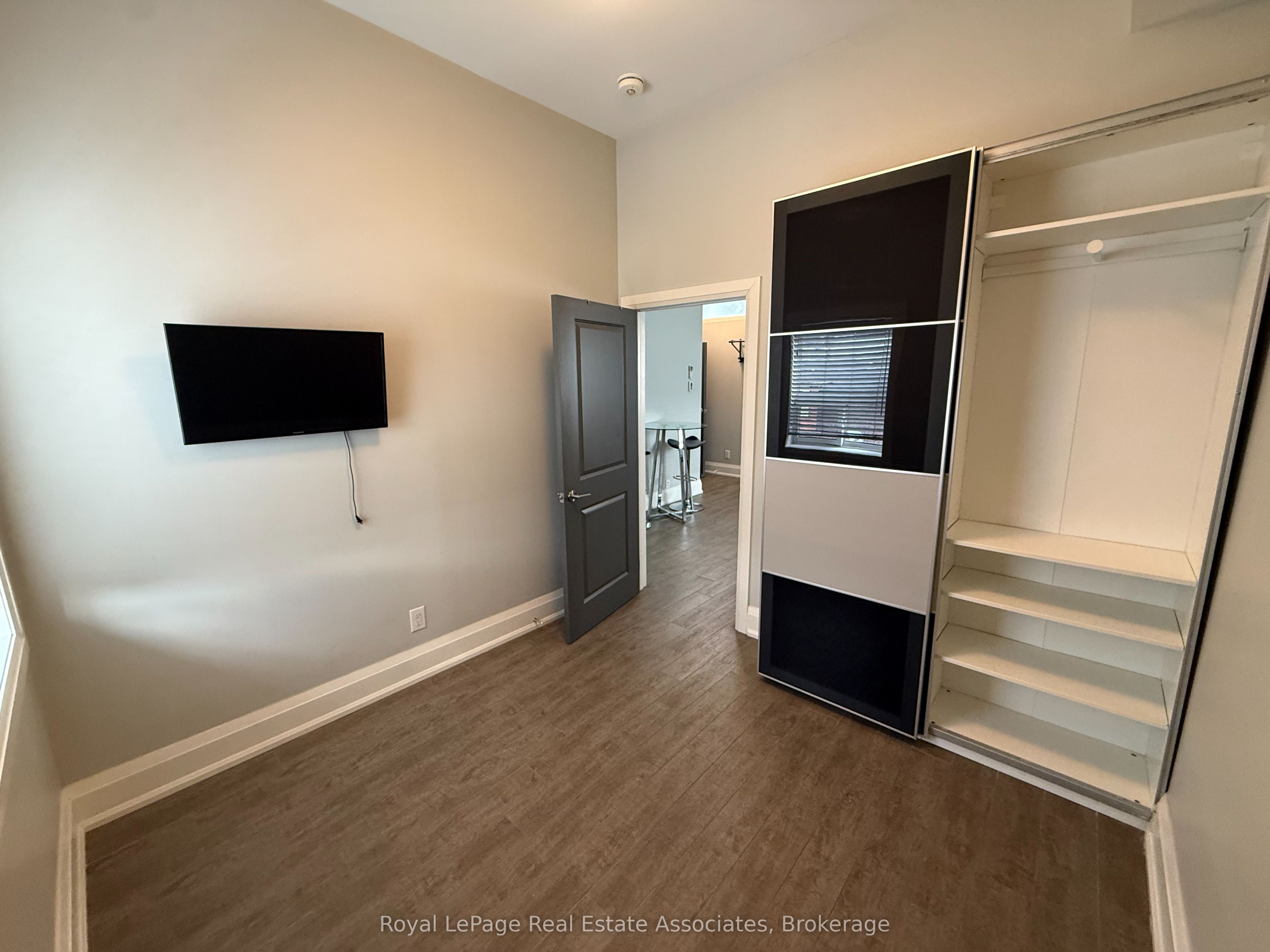 2548 Eglinton Avenue W 3 Property Photo 8