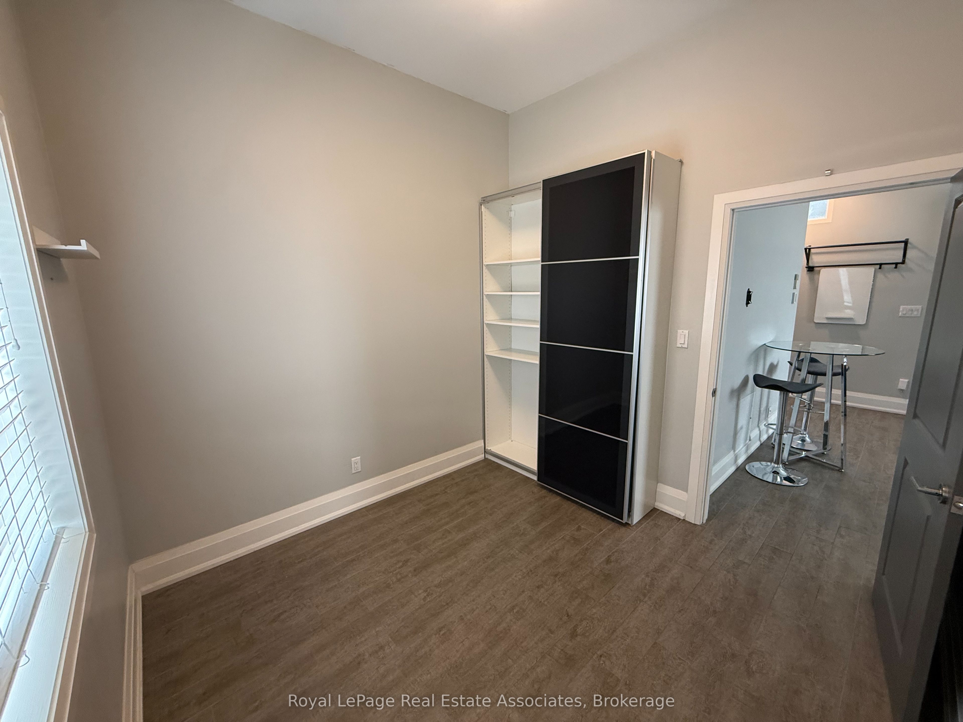 2548 Eglinton Avenue W 3 Property Photo 9