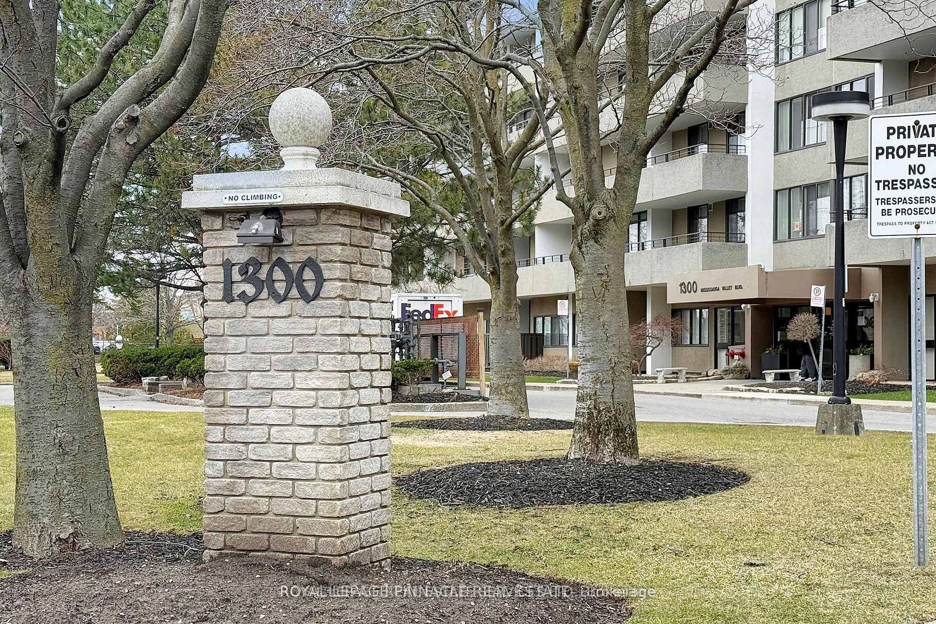 1300 Mississauga Valley Boulevard 902 Property Photo 1