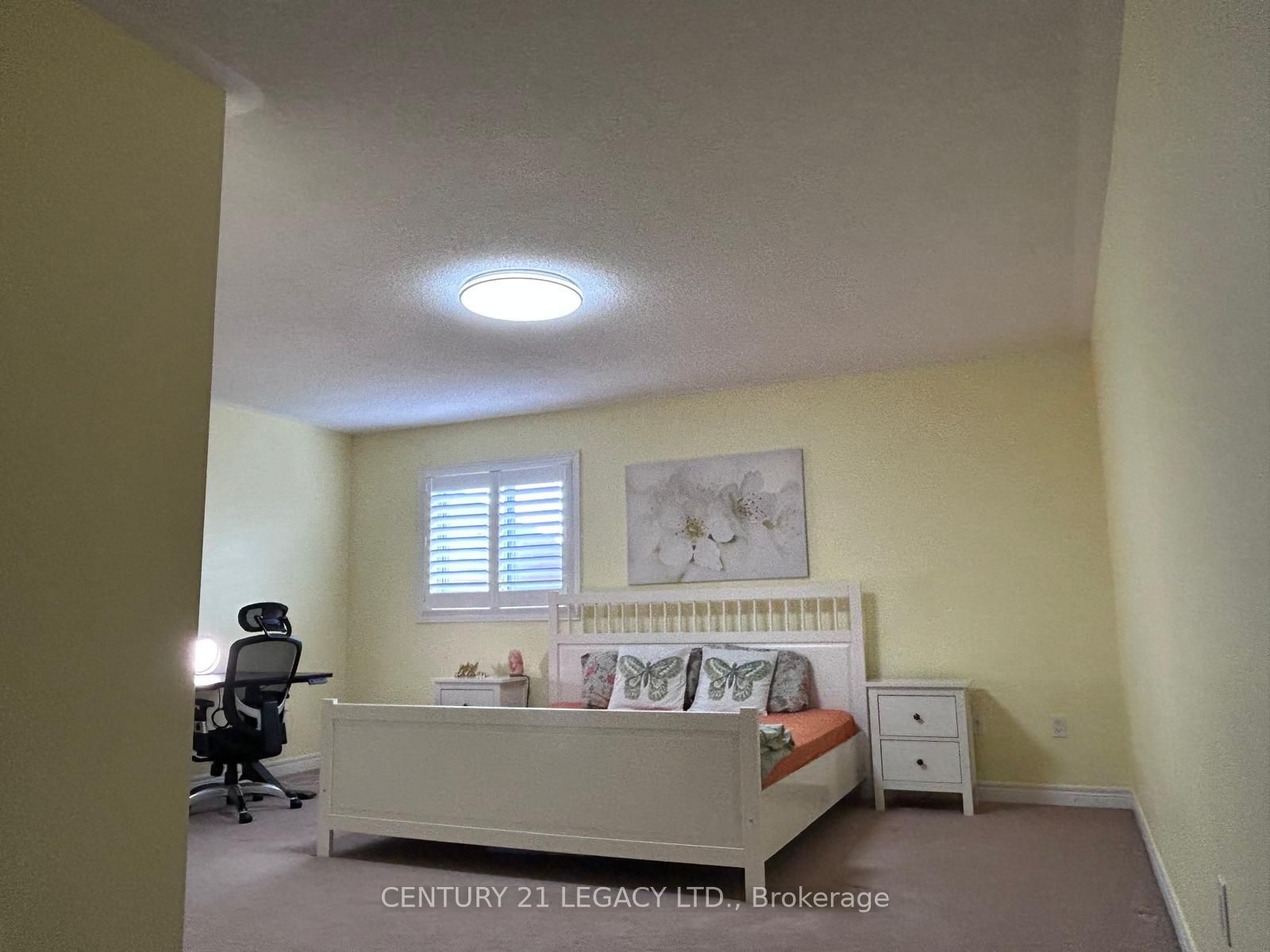 385 Comiskey Crescent Property Photo 7