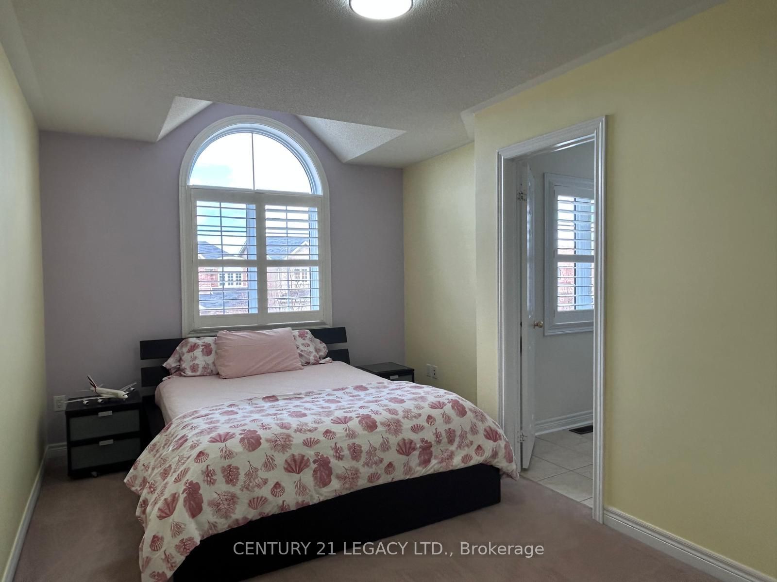 385 Comiskey Crescent Property Photo 8