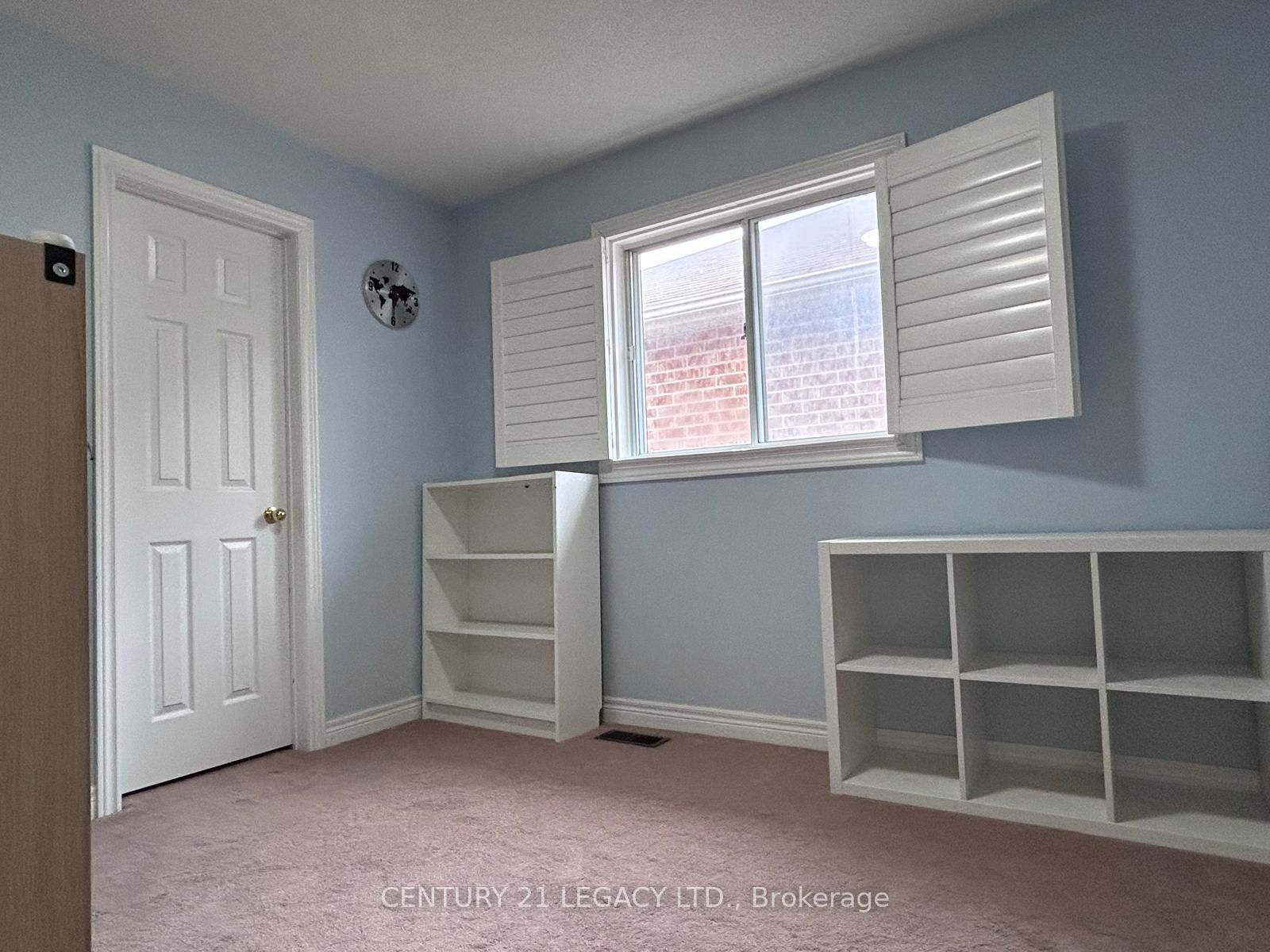 385 Comiskey Crescent Property Photo 9