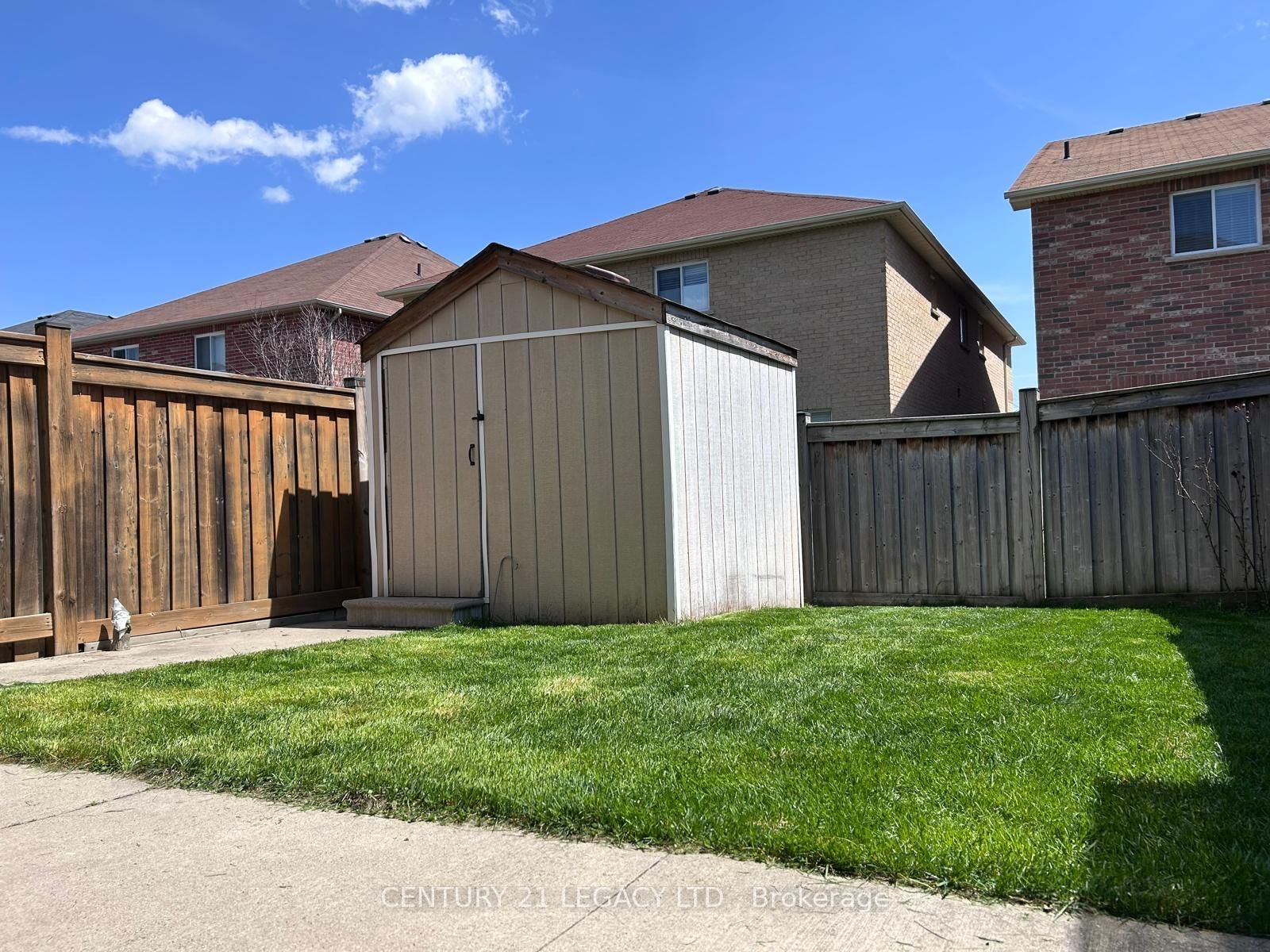 385 Comiskey Crescent Property Photo 10