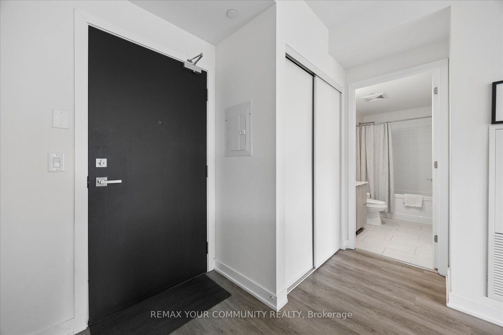 430 Roncesvalles Avenue 404 Property Photo 3