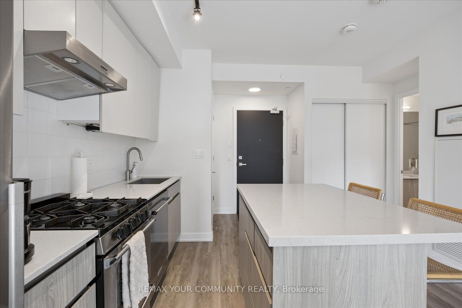 430 Roncesvalles Avenue 404 Property Photo 10