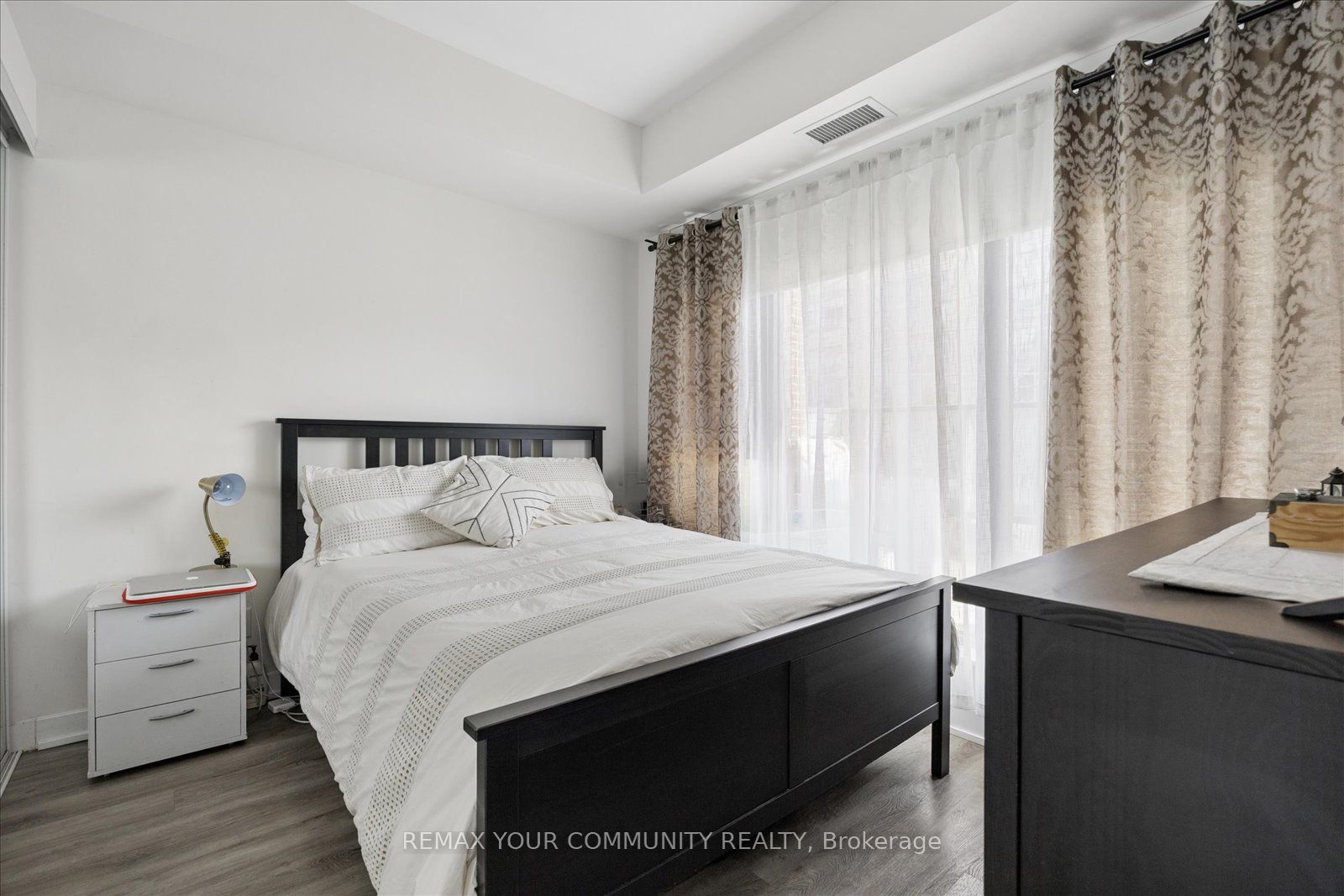 430 Roncesvalles Avenue 404 Property Photo 11