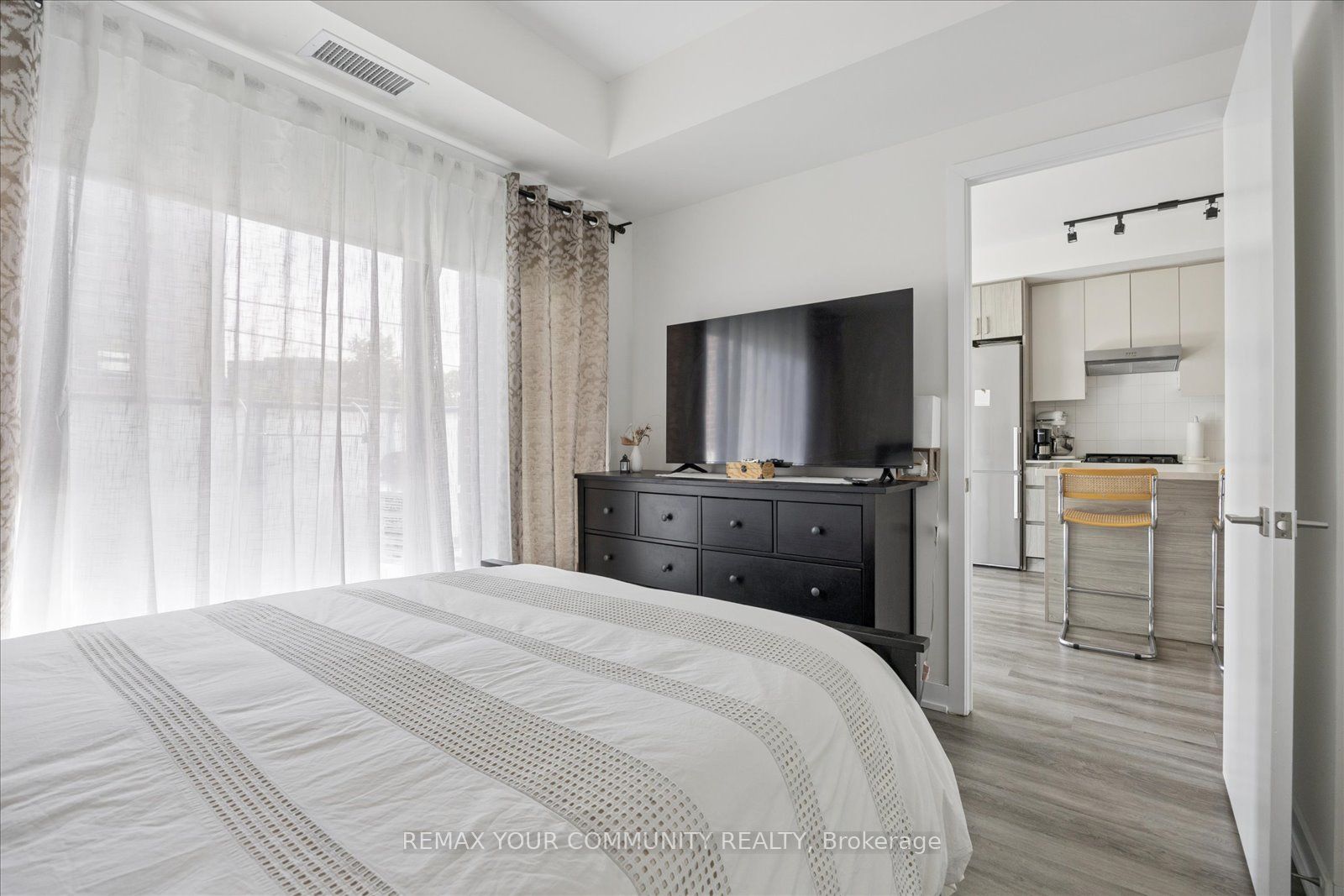 430 Roncesvalles Avenue 404 Property Photo 12