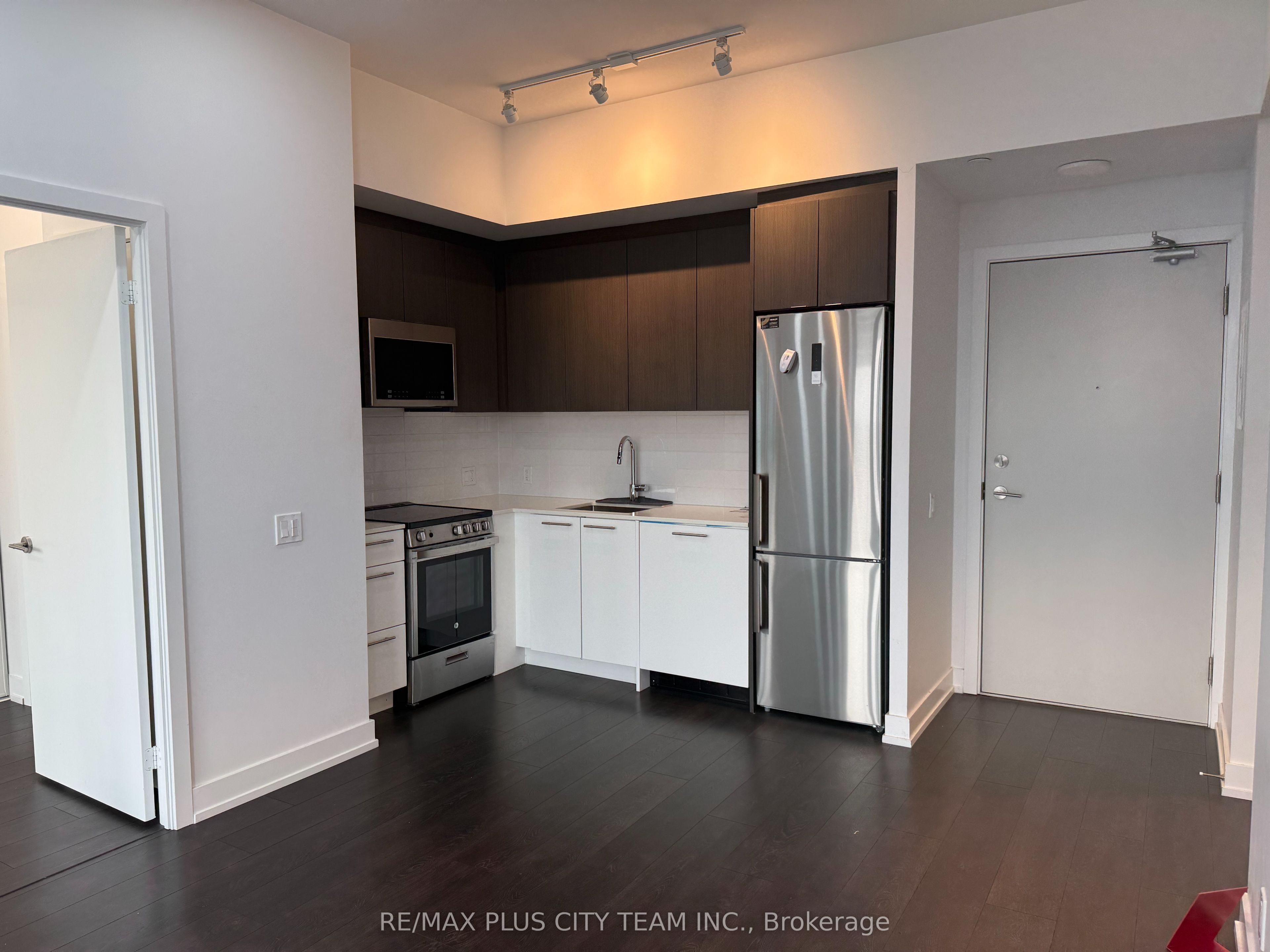 225 Veterans Drive 1206 Property Photo 1