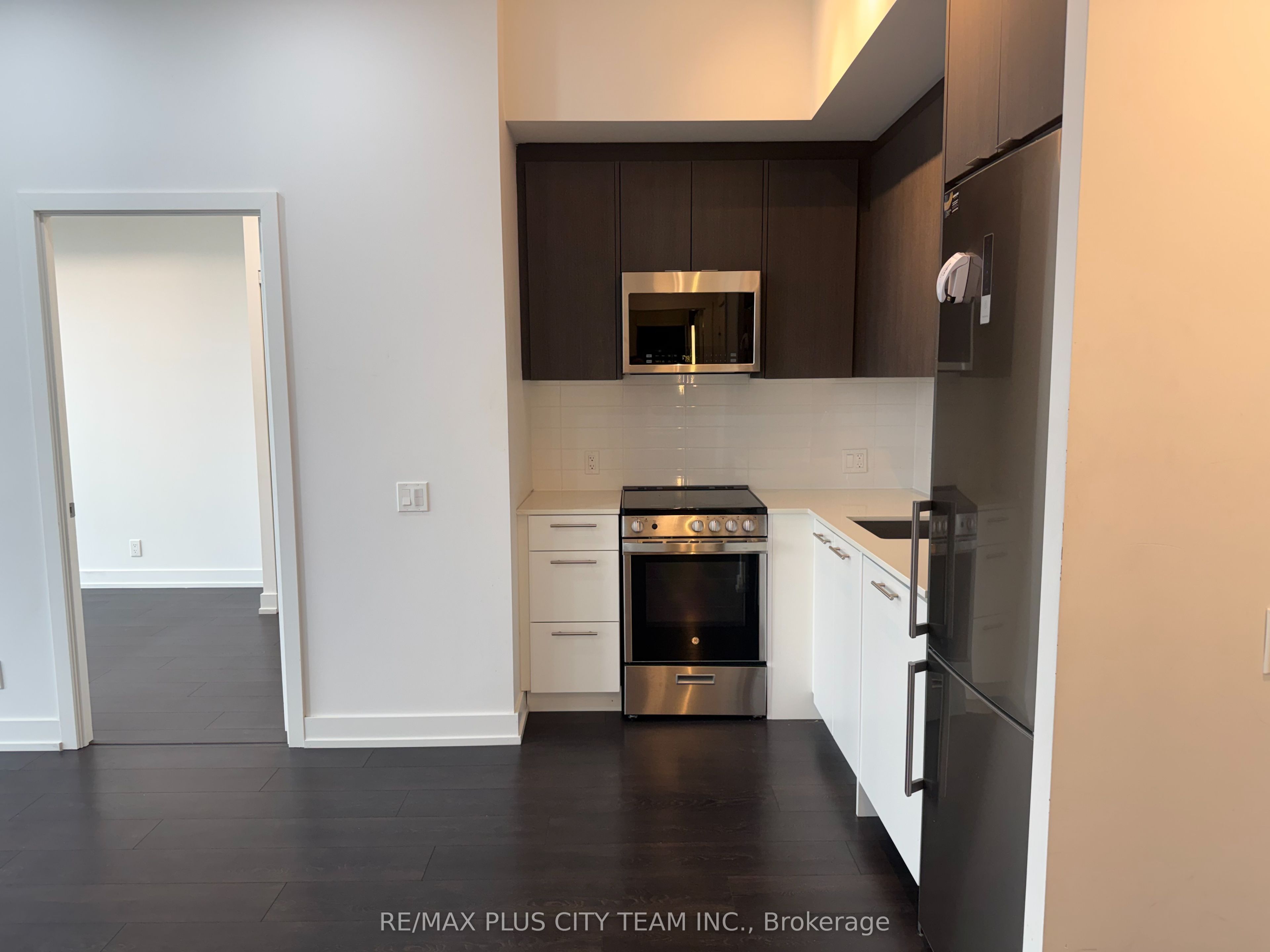 225 Veterans Drive 1206 Property Photo 2