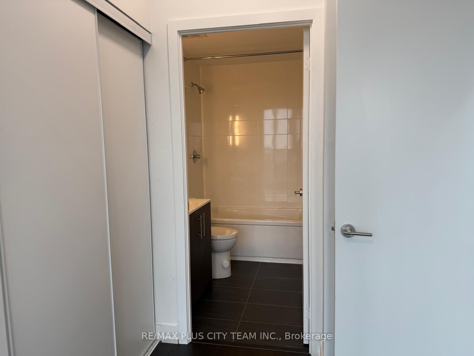 225 Veterans Drive 1206 Property Photo 18