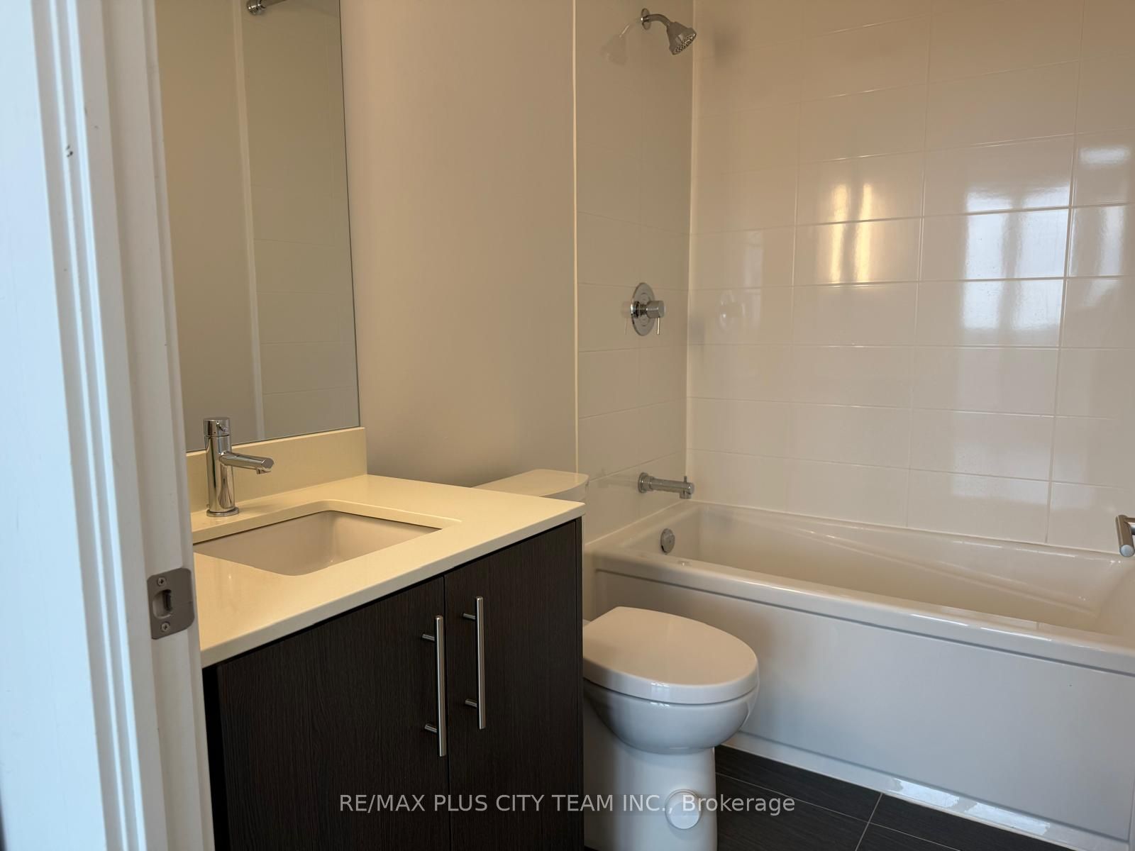 225 Veterans Drive 1206 Property Photo 23