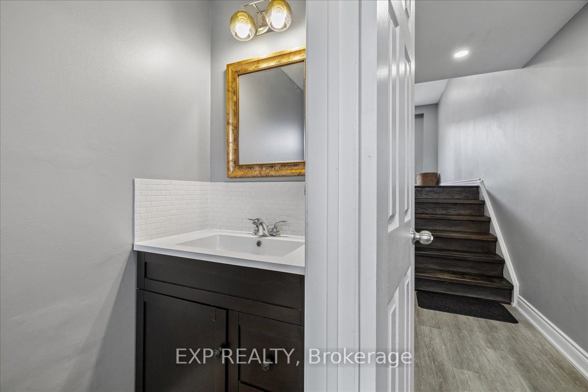 371 Bronte Street S 52 Property Photo 3