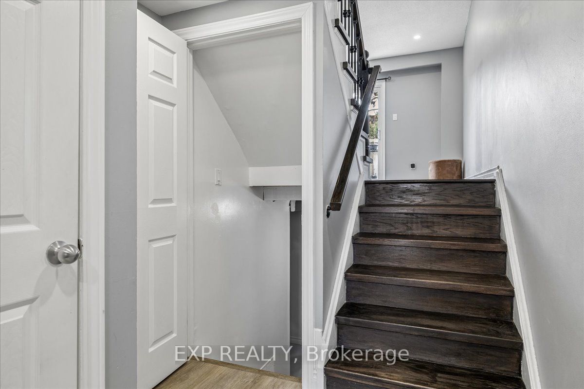 371 Bronte Street S 52 Property Photo 4