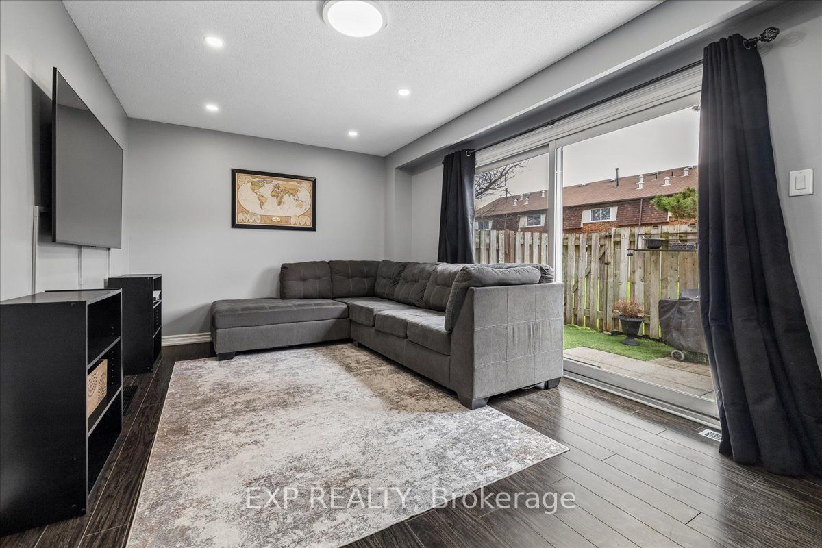 371 Bronte Street S 52 Property Photo 6