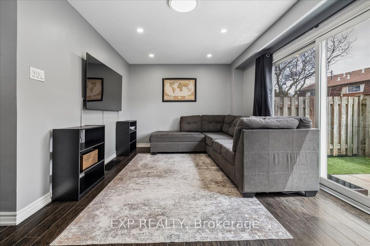 371 Bronte Street S 52 Property Photo 7