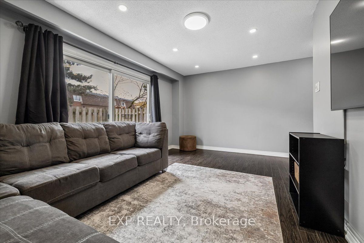 371 Bronte Street S 52 Property Photo 8