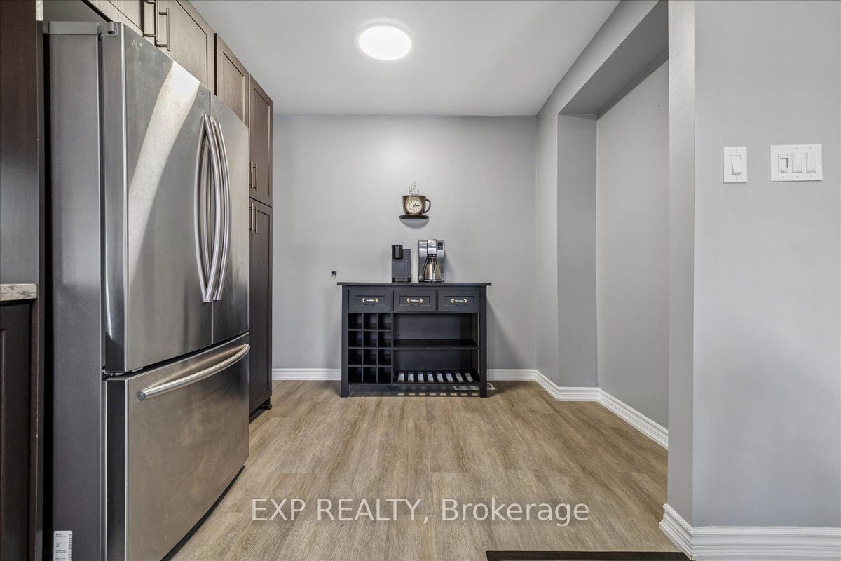 371 Bronte Street S 52 Property Photo 13