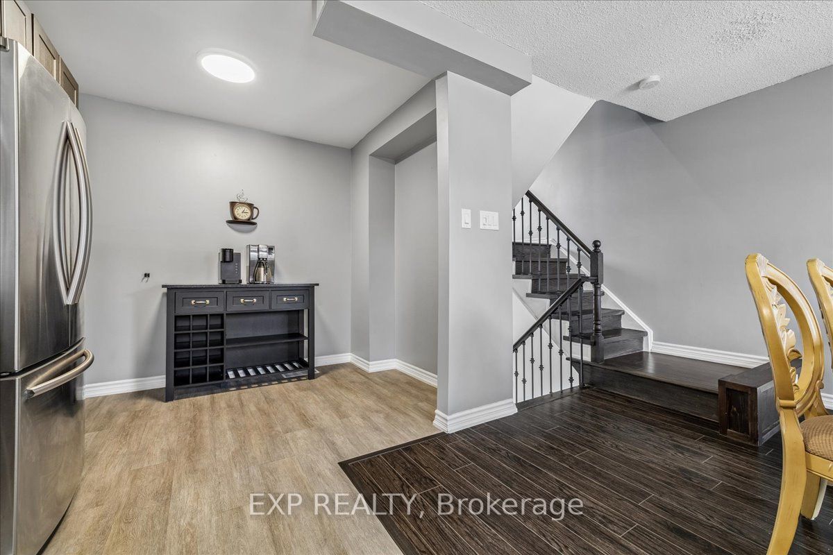 371 Bronte Street S 52 Property Photo 14
