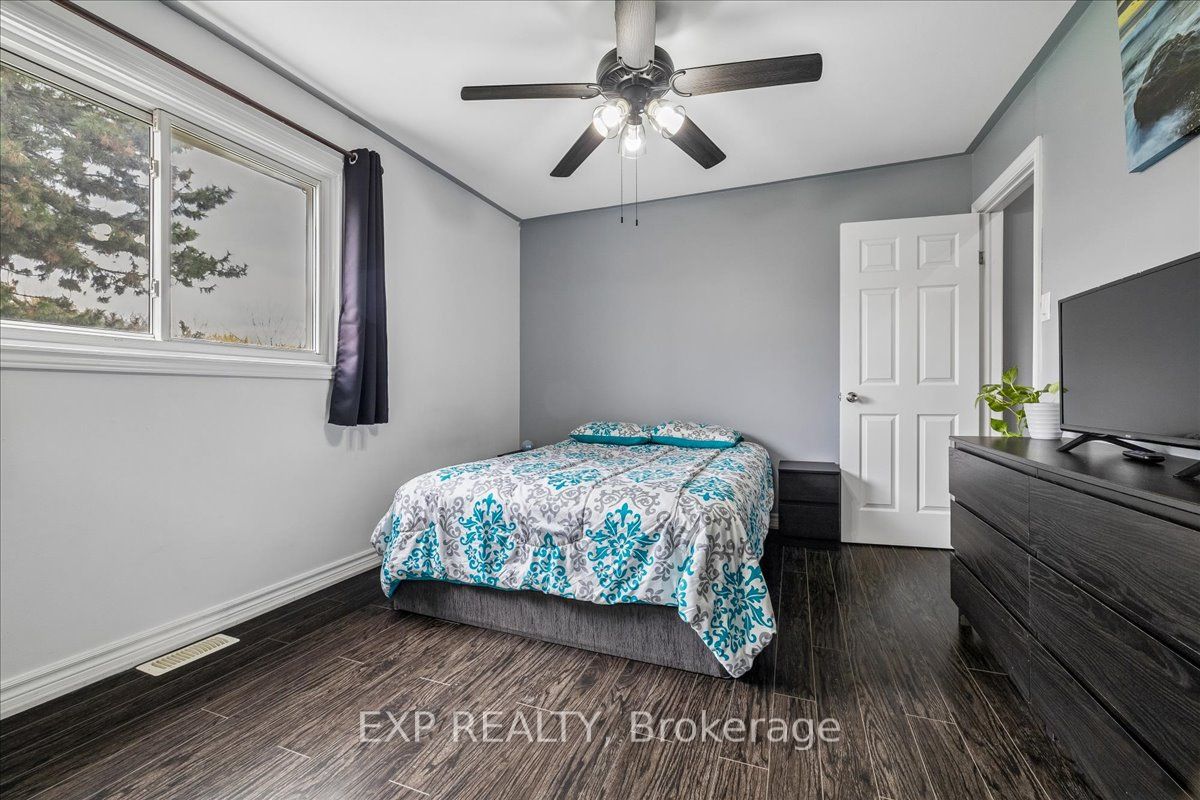 371 Bronte Street S 52 Property Photo 17