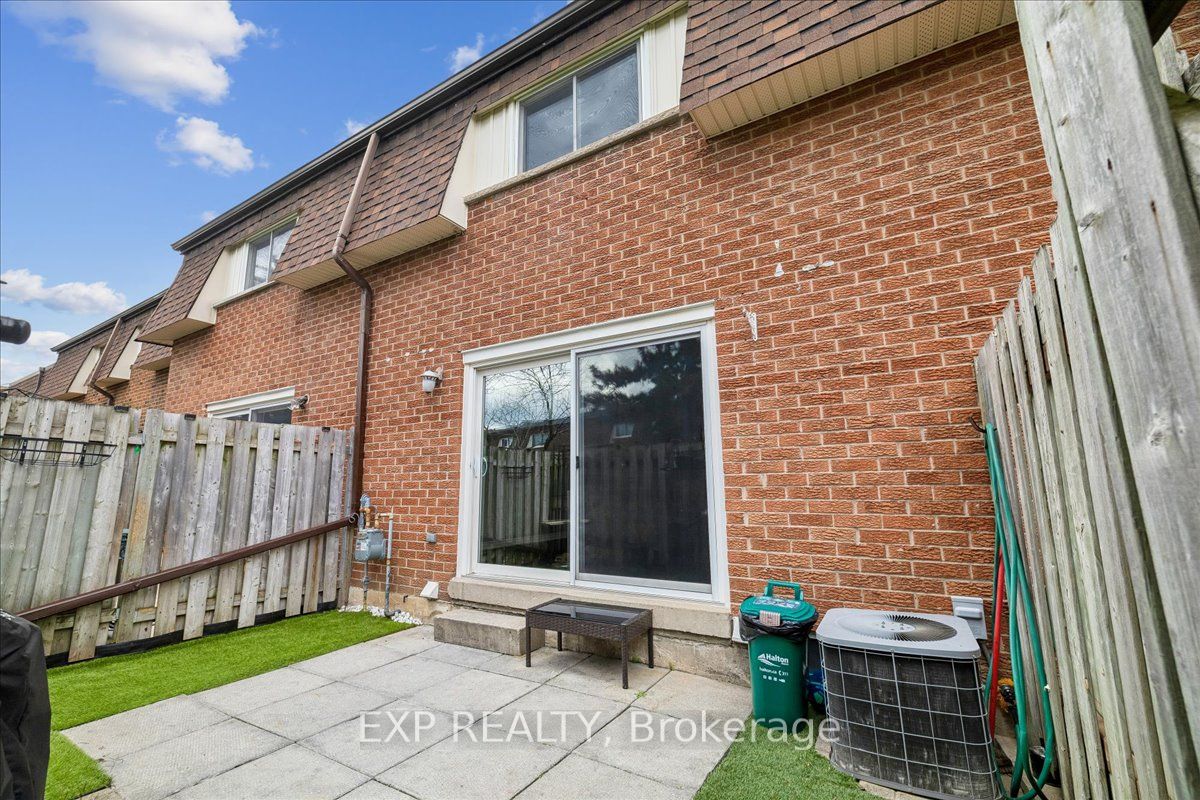 371 Bronte Street S 52 Property Photo 31