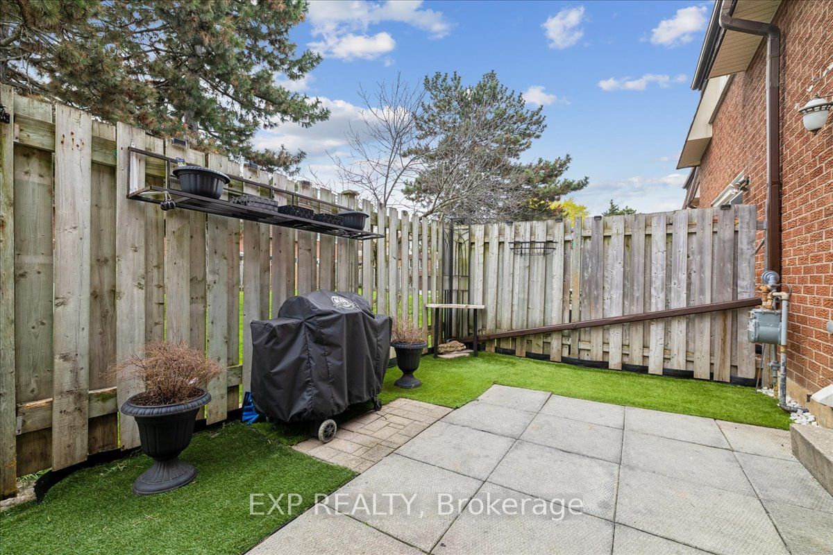 371 Bronte Street S 52 Property Photo 32