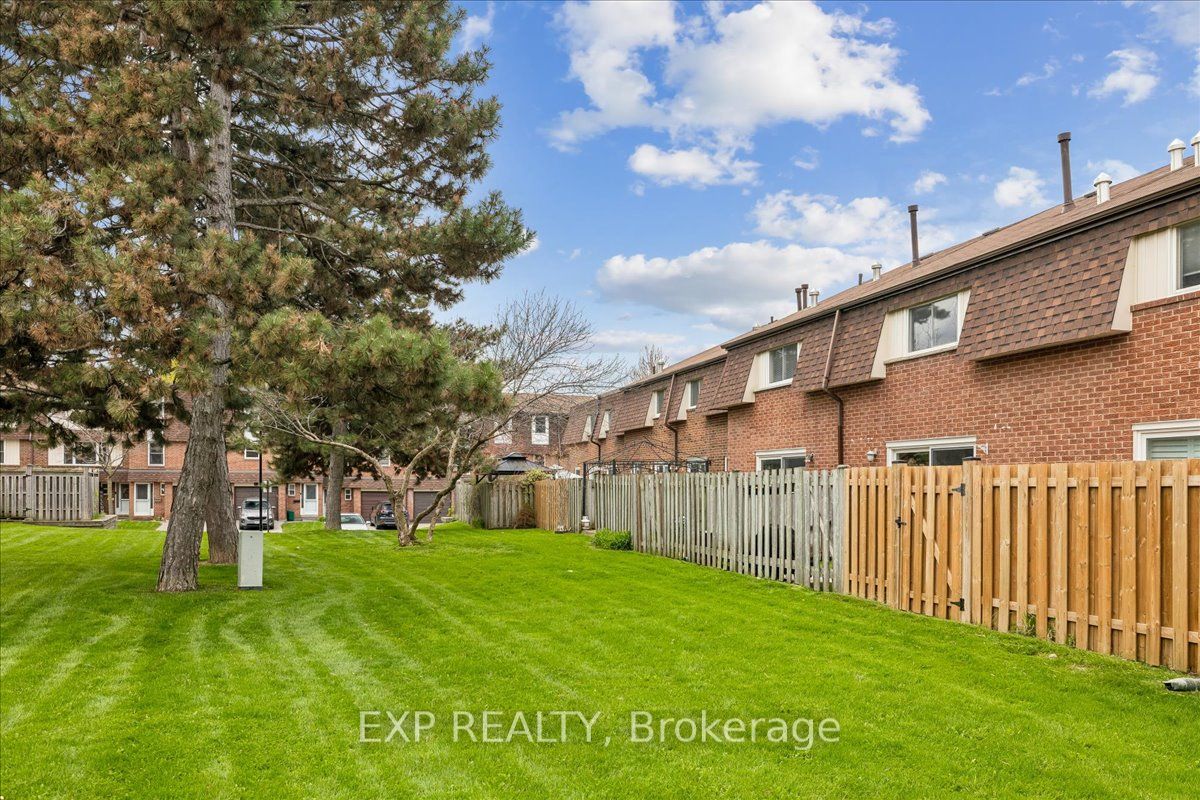 371 Bronte Street S 52 Property Photo 34