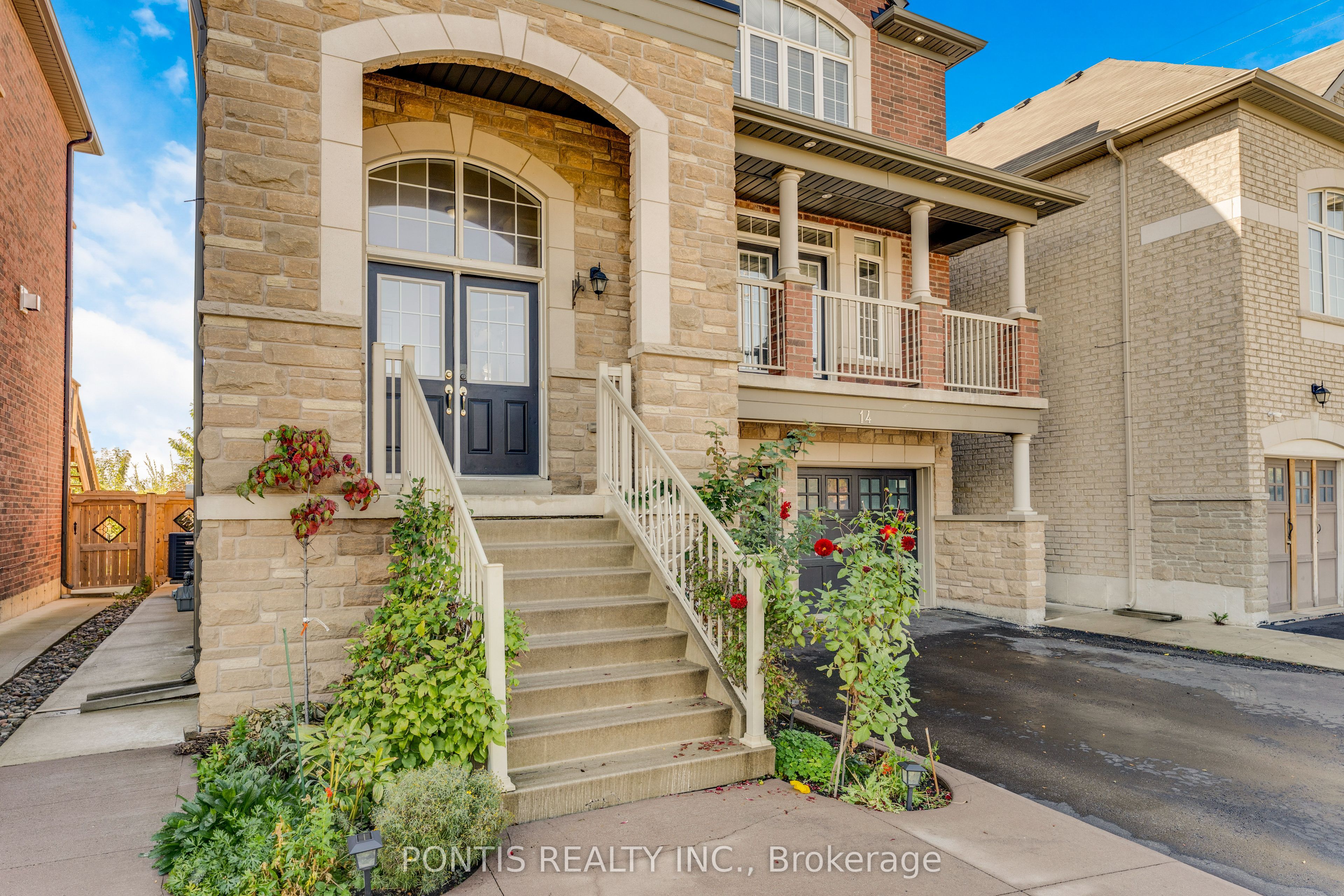 14 Arrowstone Court Property Photo 3