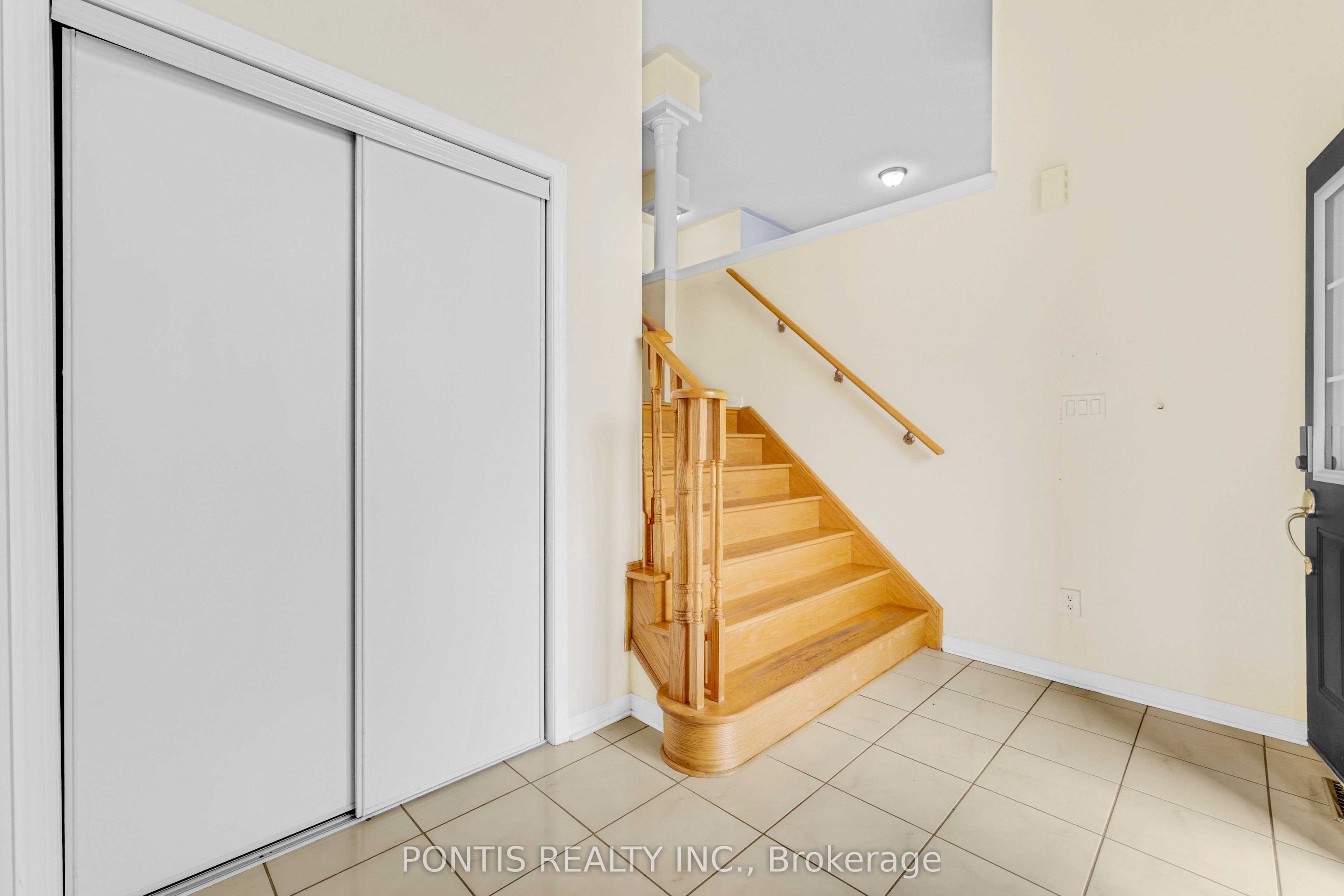 14 Arrowstone Court Property Photo 4