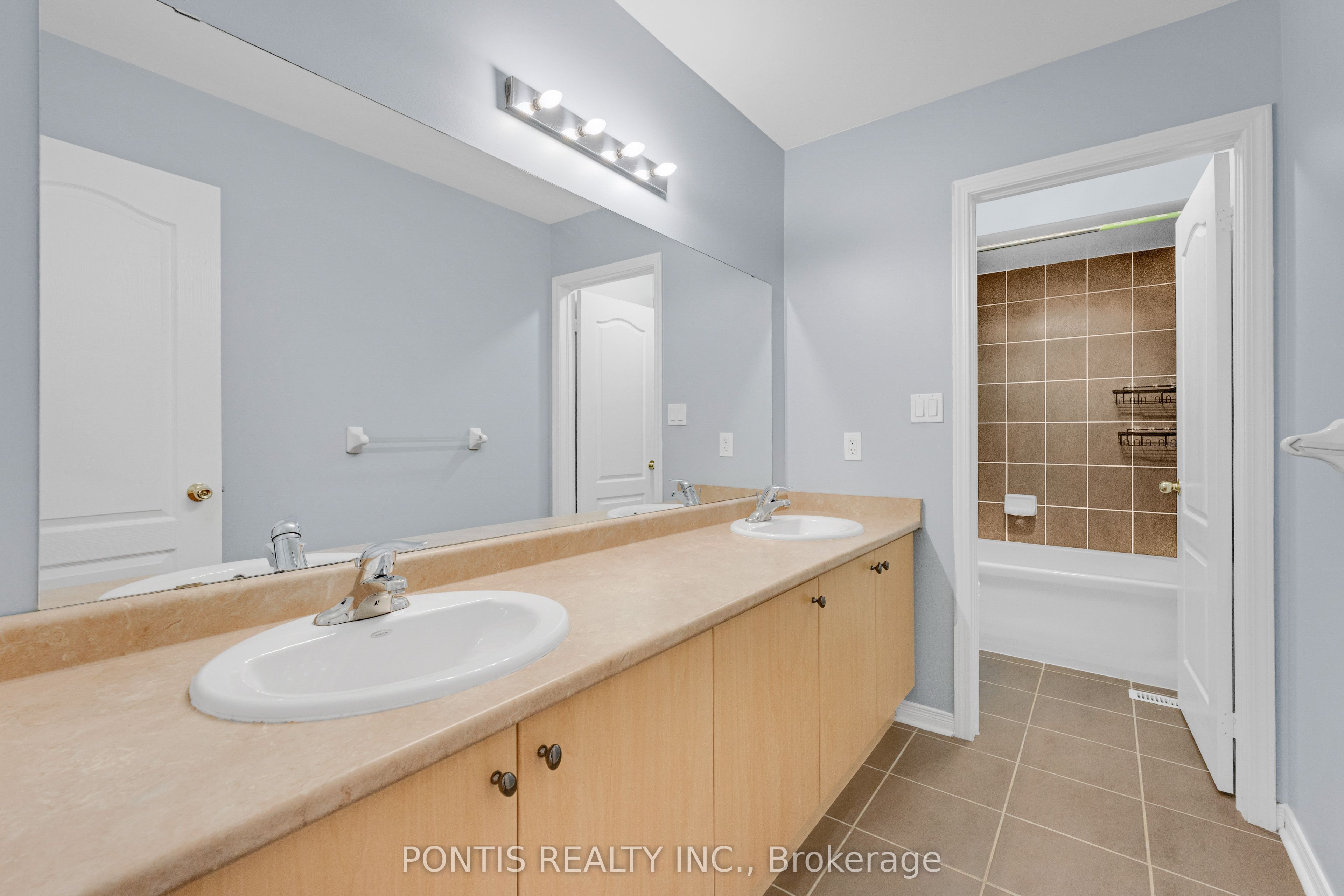 14 Arrowstone Court Property Photo 37
