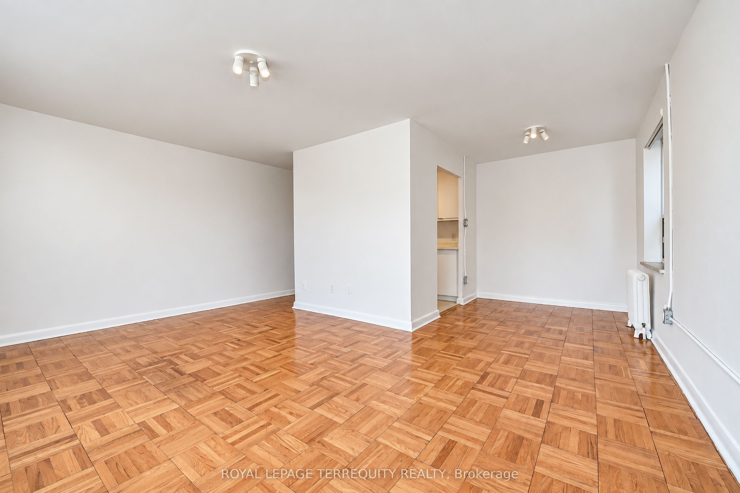 554 Harvie Avenue 5 Property Photo 4