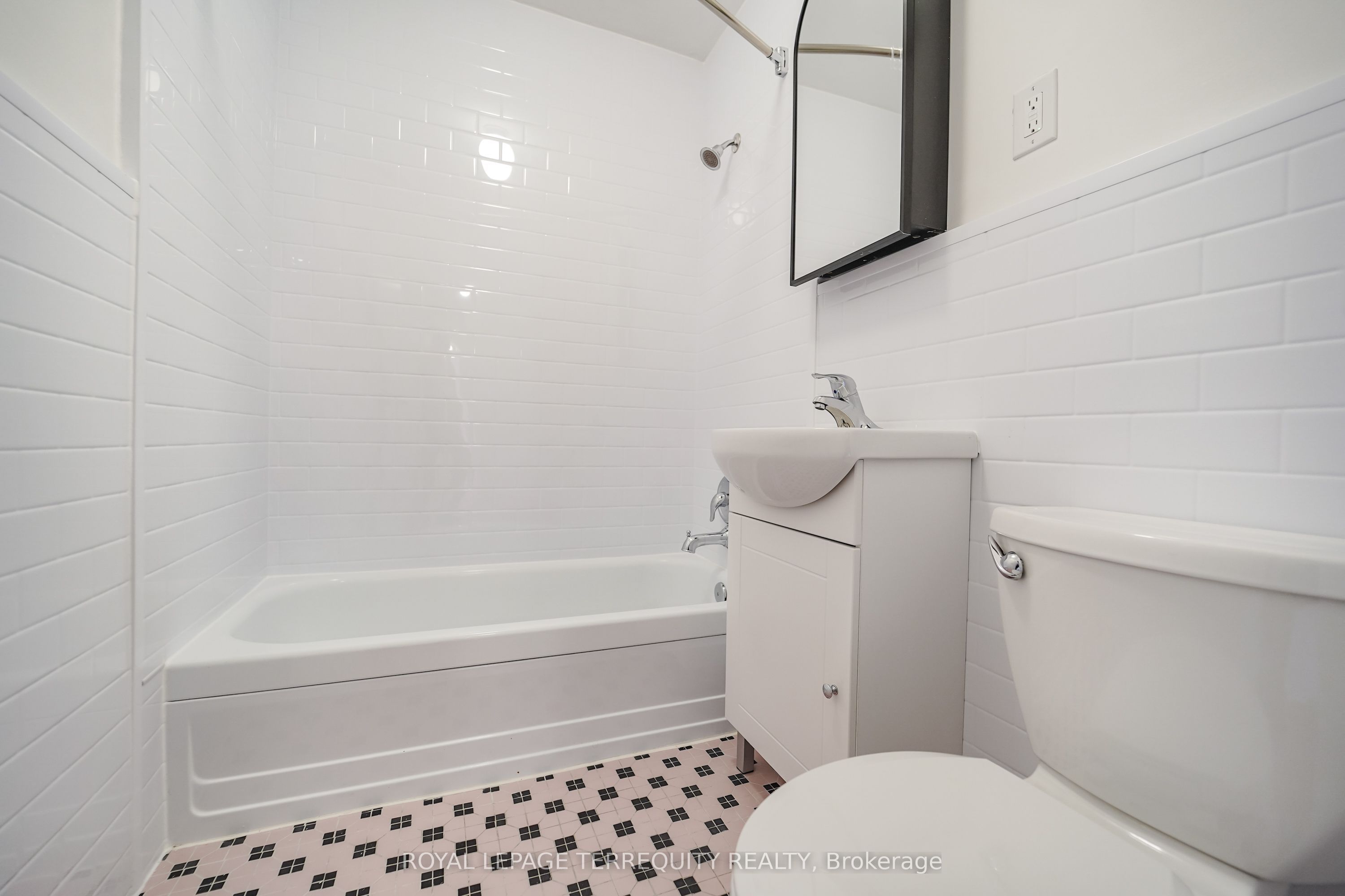 554 Harvie Avenue 5 Property Photo 6